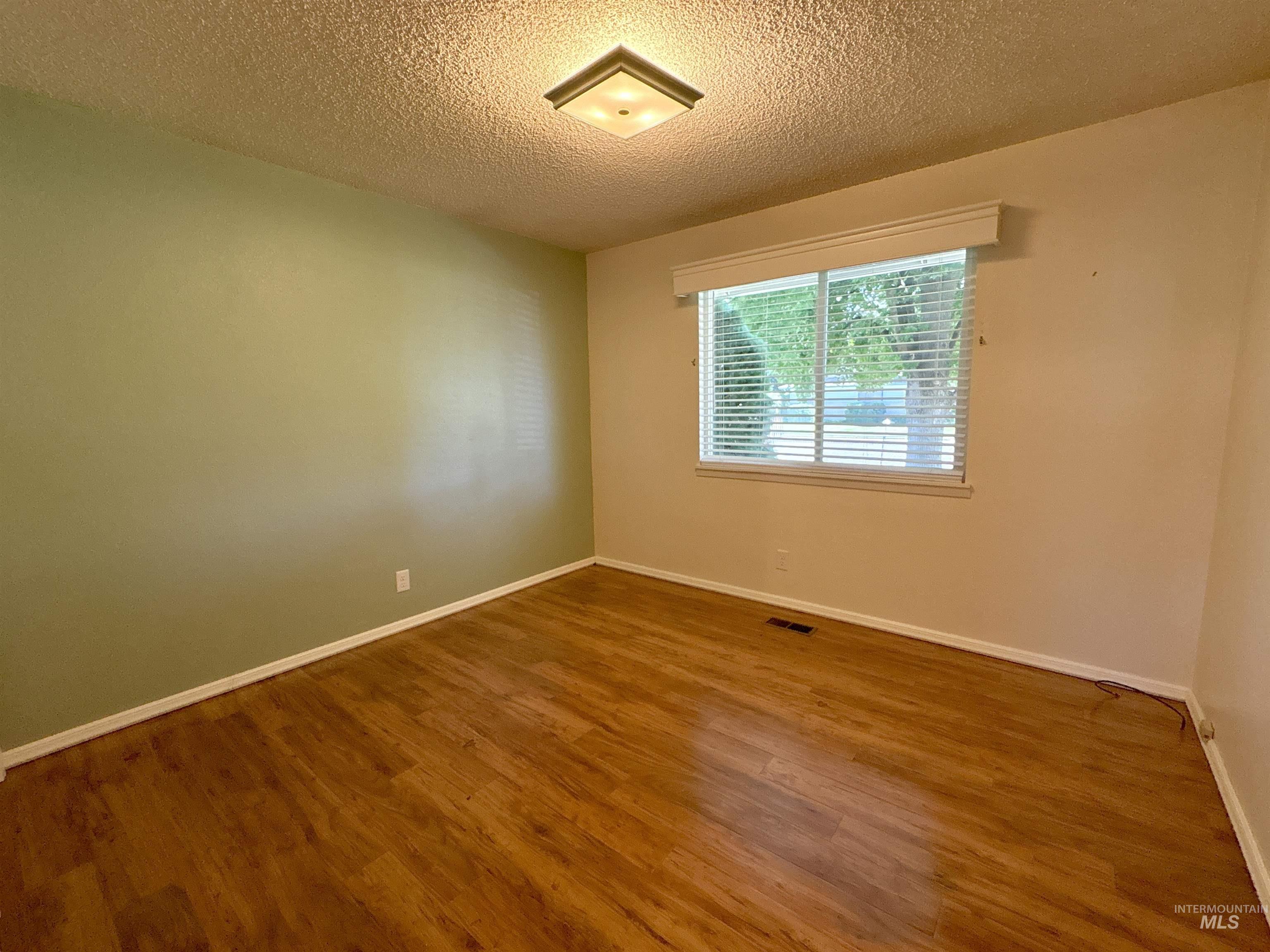 1220 E 9th N, Mountain Home, Idaho 83647-2319, 3 Bedrooms, 2 Bathrooms, Residential For Sale, Price $309,000, 98990946