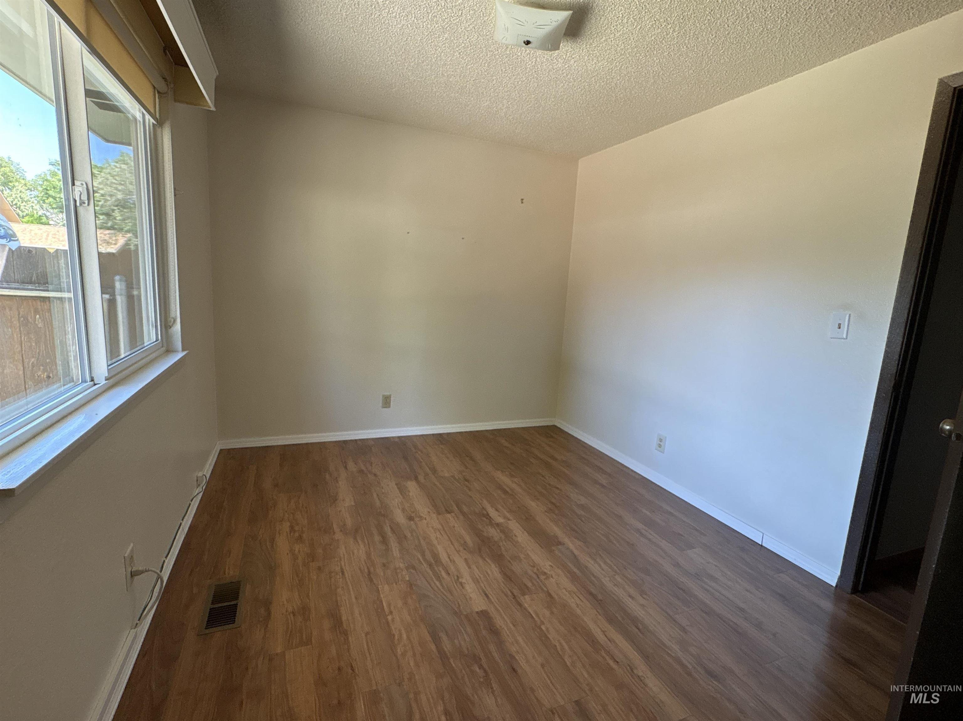 1220 E 9th N, Mountain Home, Idaho 83647-2319, 3 Bedrooms, 2 Bathrooms, Residential For Sale, Price $309,000, 98990946