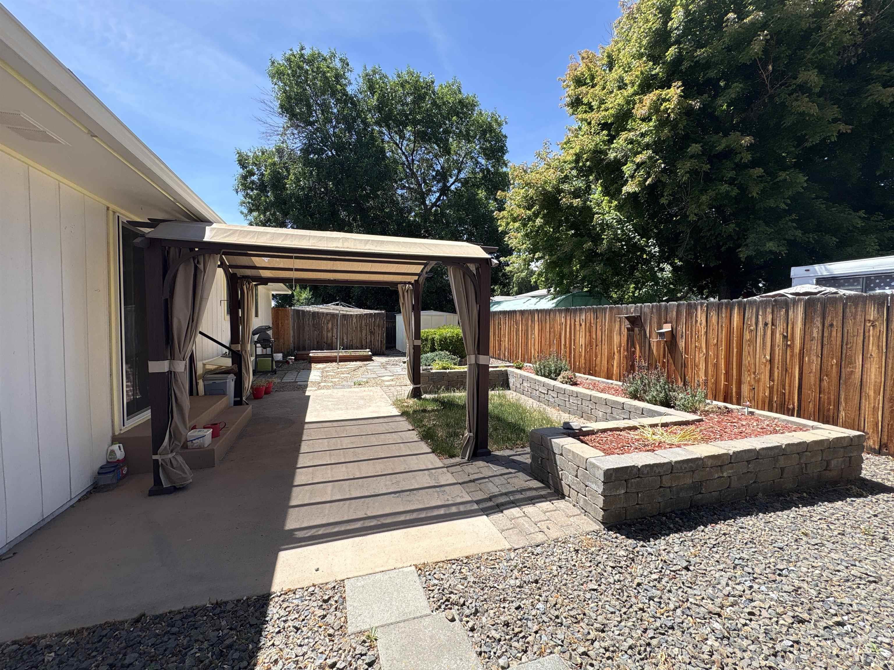 1220 E 9th N, Mountain Home, Idaho 83647-2319, 3 Bedrooms, 2 Bathrooms, Residential For Sale, Price $309,000, 98990946