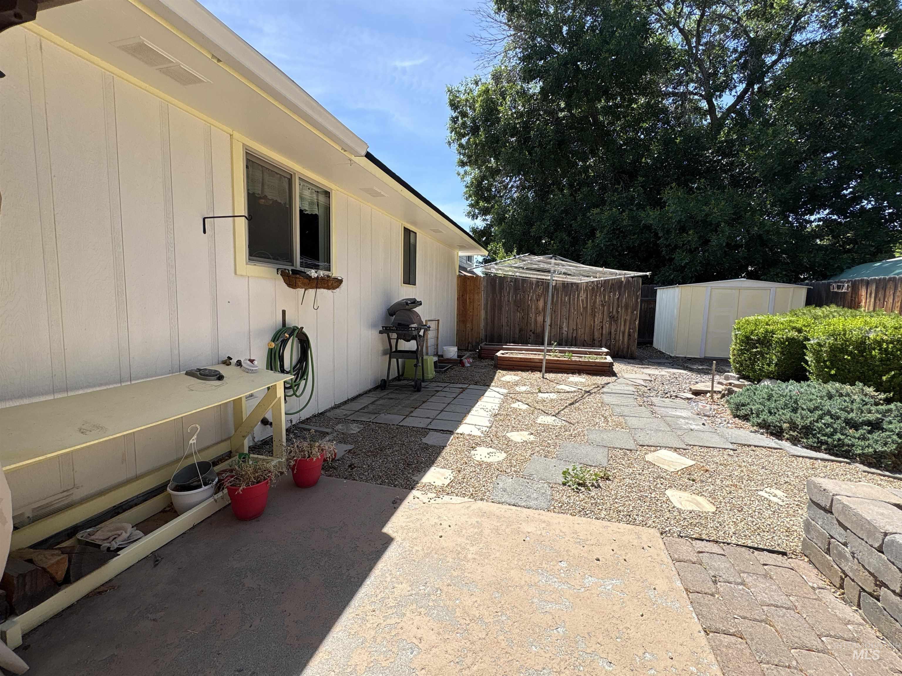 1220 E 9th N, Mountain Home, Idaho 83647-2319, 3 Bedrooms, 2 Bathrooms, Residential For Sale, Price $309,000, 98990946