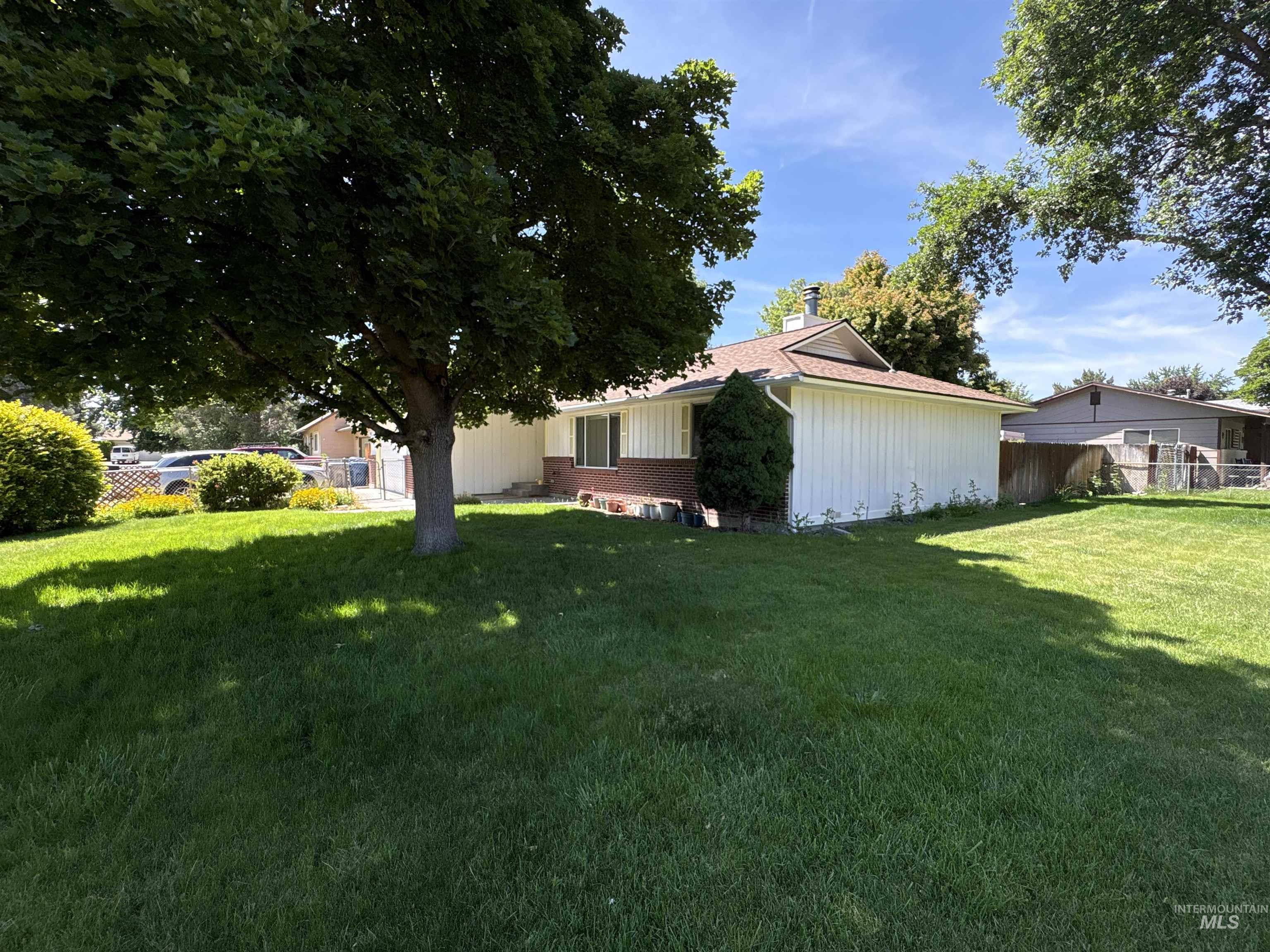 1220 E 9th N, Mountain Home, Idaho 83647-2319, 3 Bedrooms, 2 Bathrooms, Residential For Sale, Price $309,000, 98990946