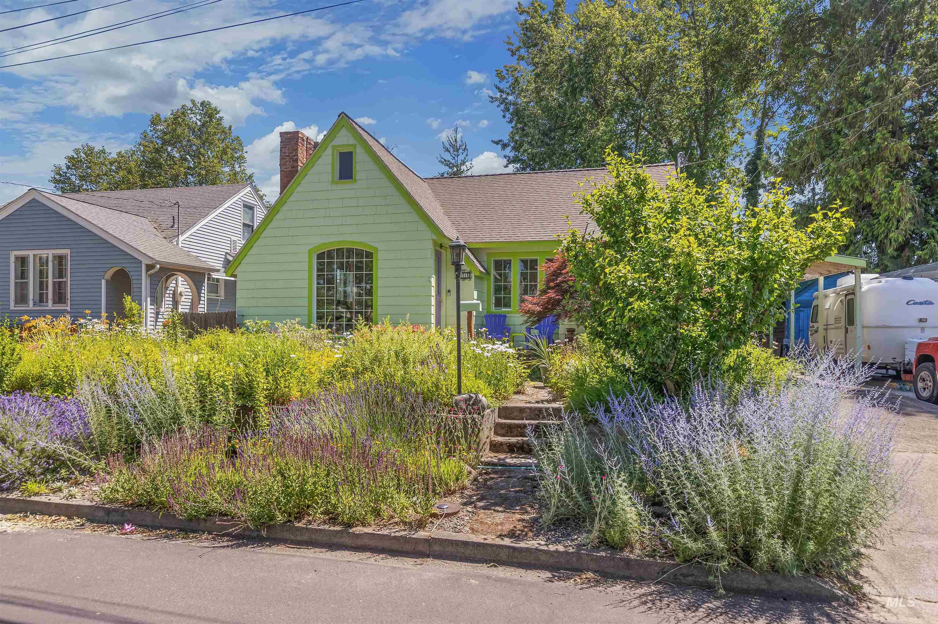 924 N Street, Lewiston, Idaho 83501, 3 Bedrooms, 1.5 Bathrooms, Residential For Sale, Price $384,999, 98990947