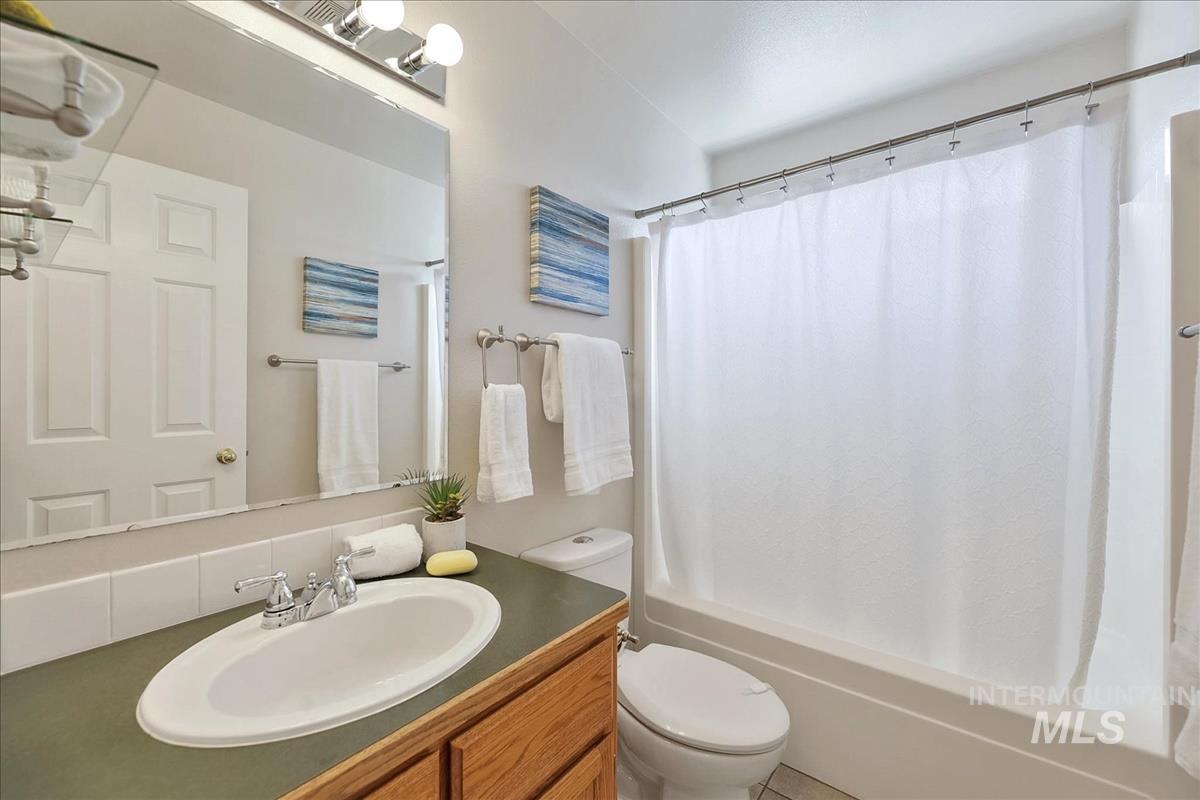 16915 N Waterford Way, Nampa, Idaho 83687, 3 Bedrooms, 2 Bathrooms, Residential For Sale, Price $398,000, 98990954