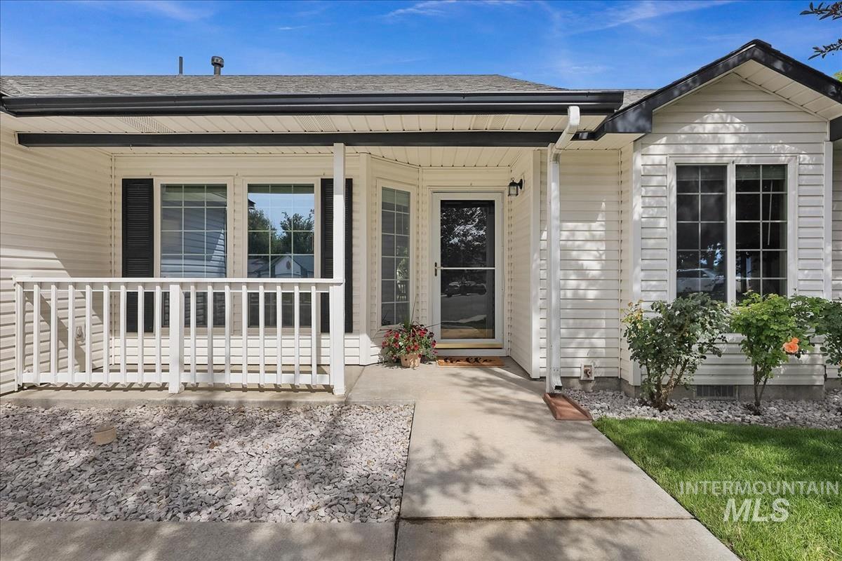 16915 N Waterford Way, Nampa, Idaho 83687, 3 Bedrooms, 2 Bathrooms, Residential For Sale, Price $398,000, 98990954