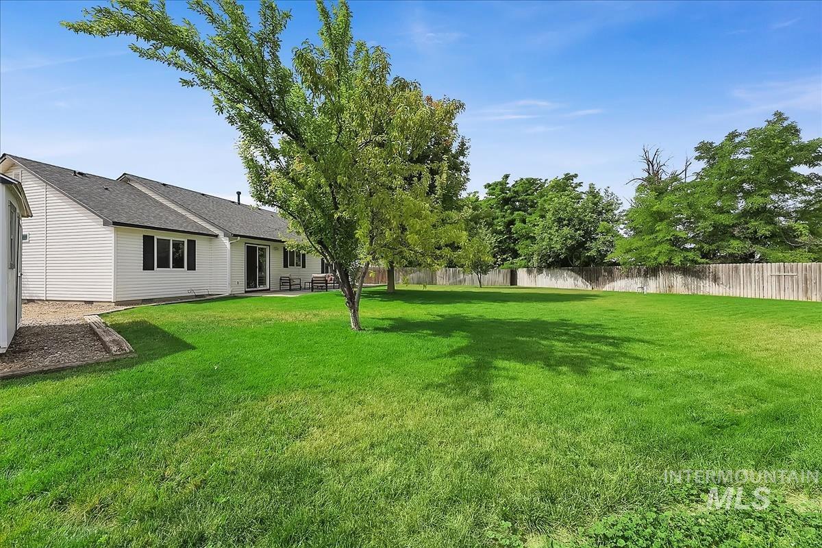 16915 N Waterford Way, Nampa, Idaho 83687, 3 Bedrooms, 2 Bathrooms, Residential For Sale, Price $398,000, 98990954