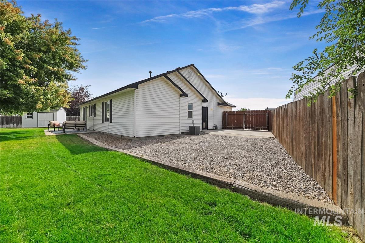 16915 N Waterford Way, Nampa, Idaho 83687, 3 Bedrooms, 2 Bathrooms, Residential For Sale, Price $398,000, 98990954