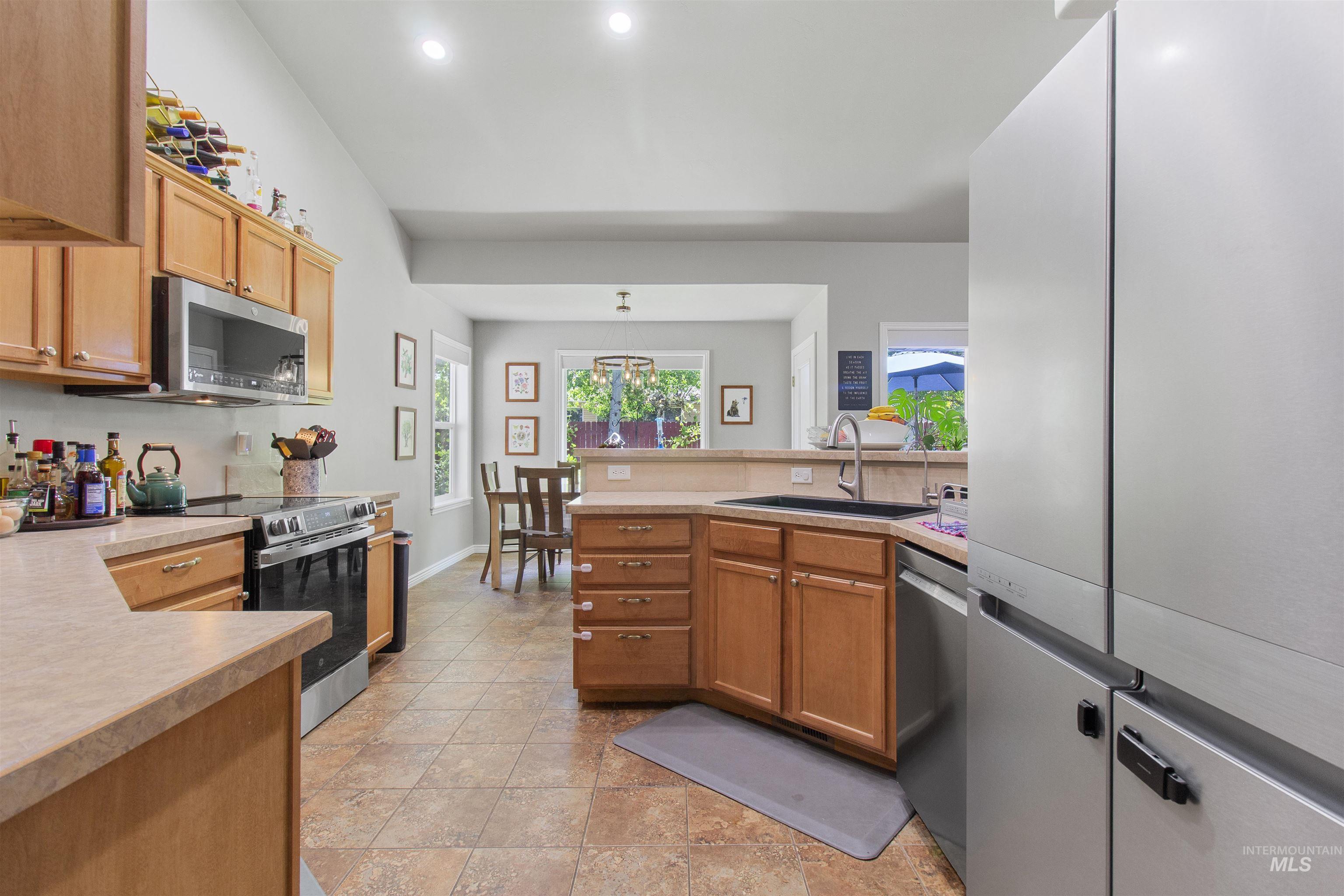 469 Shadetree Trail, Twin Falls, Idaho 83301, 4 Bedrooms, 2 Bathrooms, Residential For Sale, Price $455,000, 98990959