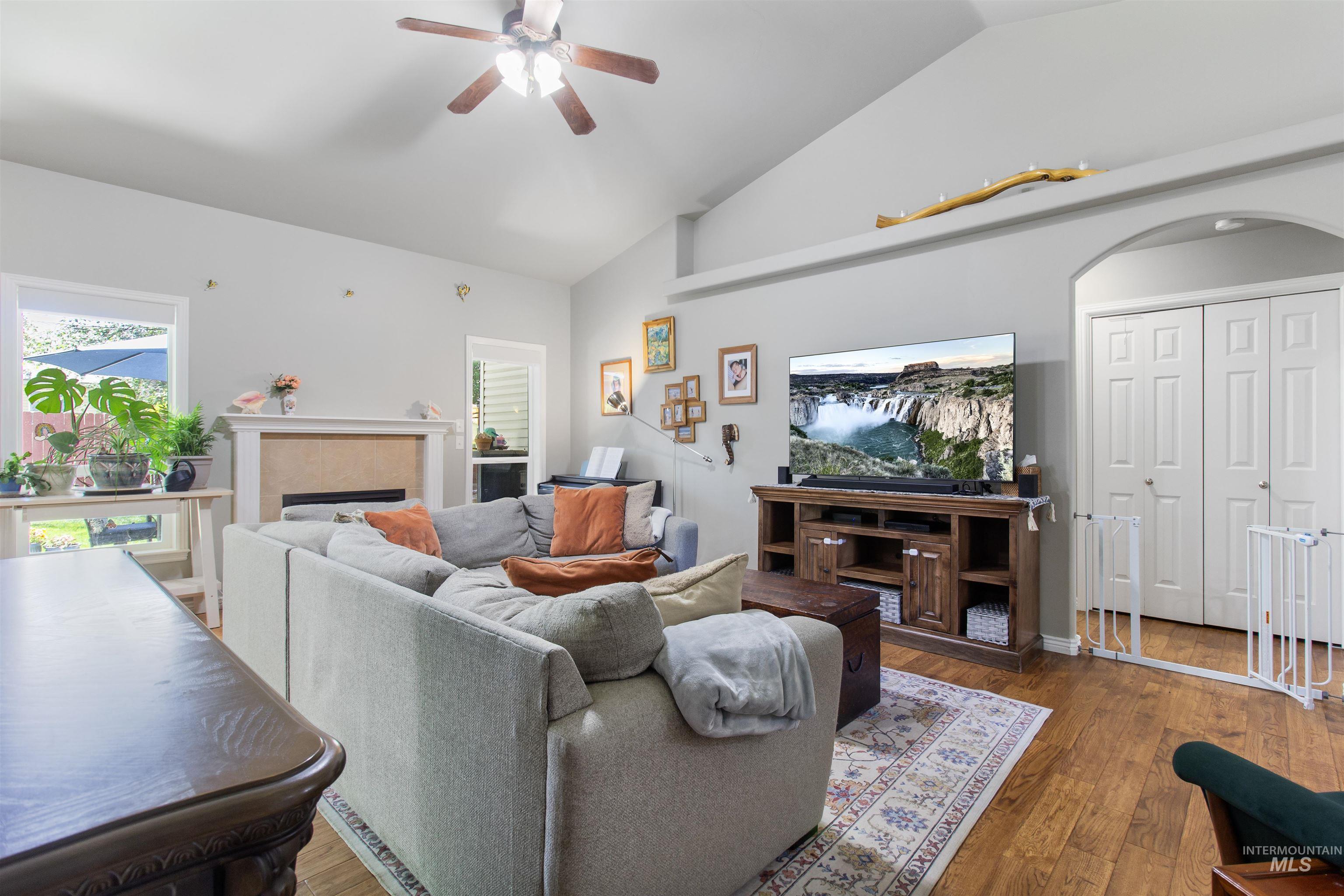 469 Shadetree Trail, Twin Falls, Idaho 83301, 4 Bedrooms, 2 Bathrooms, Residential For Sale, Price $455,000, 98990959