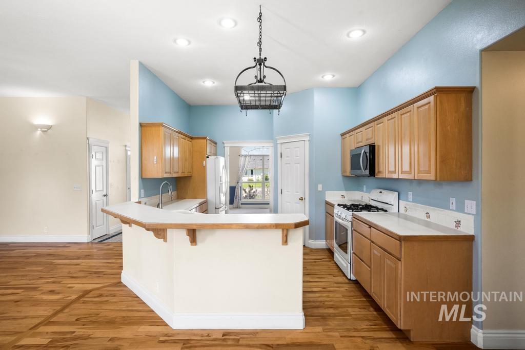 1837 W Merganzer Dr, Meridian, Idaho 83642-6179, 4 Bedrooms, 2.5 Bathrooms, Residential For Sale, Price $570,000, 98990960