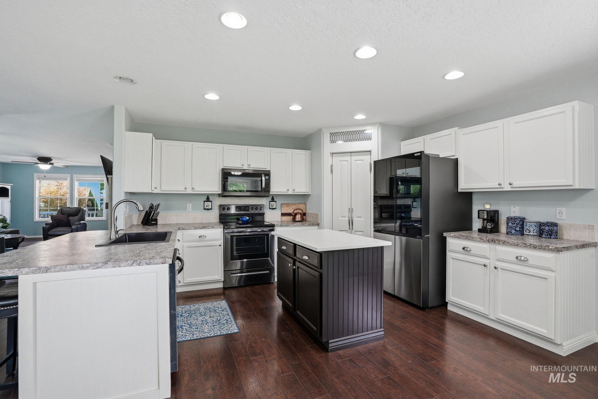 2251 N Baywing Hawk Pl, Kuna, Idaho 83634, 5 Bedrooms, 2.5 Bathrooms, Residential For Sale, Price $515,000, 98990961