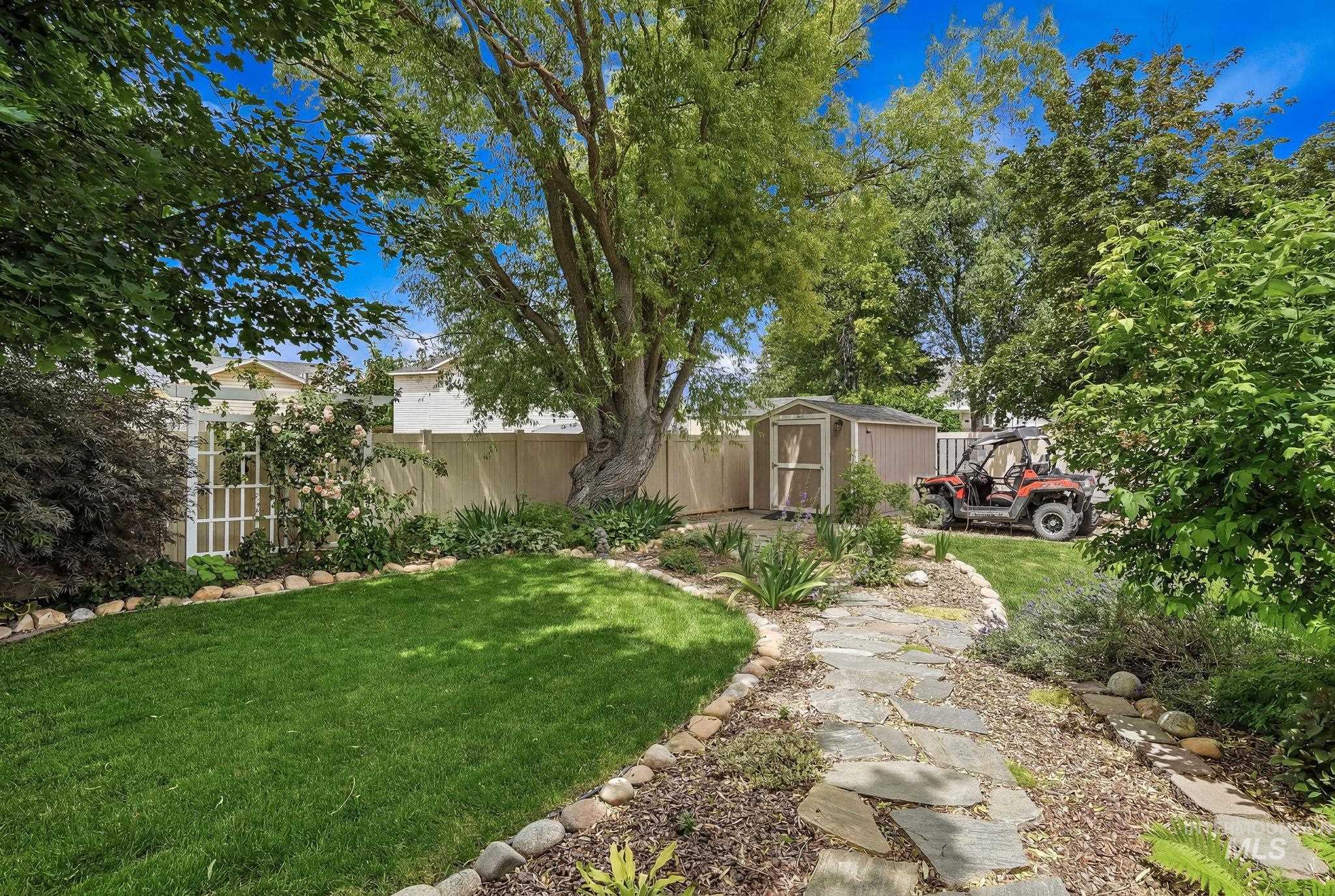 2251 N Baywing Hawk Pl, Kuna, Idaho 83634, 5 Bedrooms, 2.5 Bathrooms, Residential For Sale, Price $515,000, 98990961