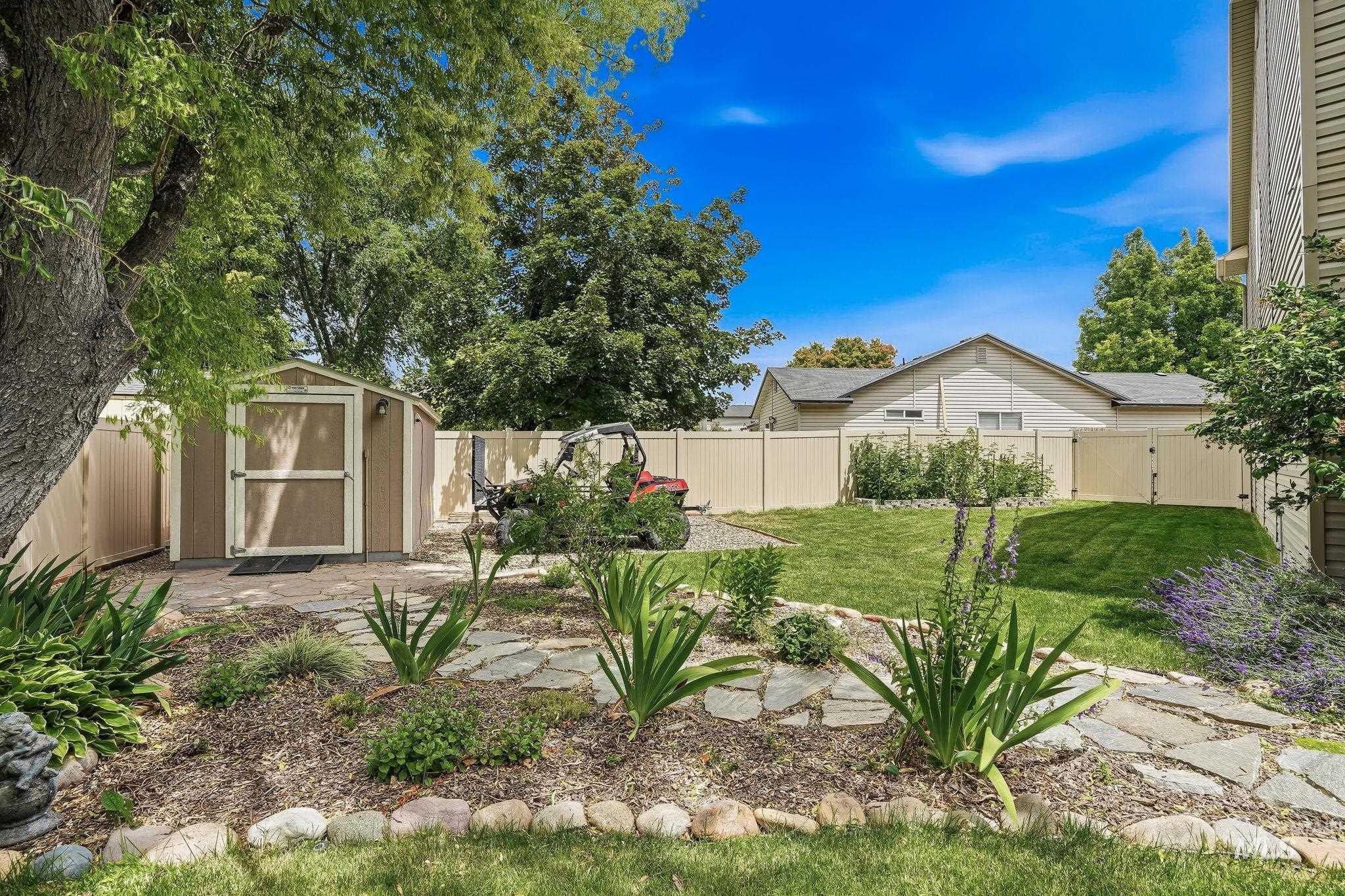 2251 N Baywing Hawk Pl, Kuna, Idaho 83634, 5 Bedrooms, 2.5 Bathrooms, Residential For Sale, Price $515,000, 98990961