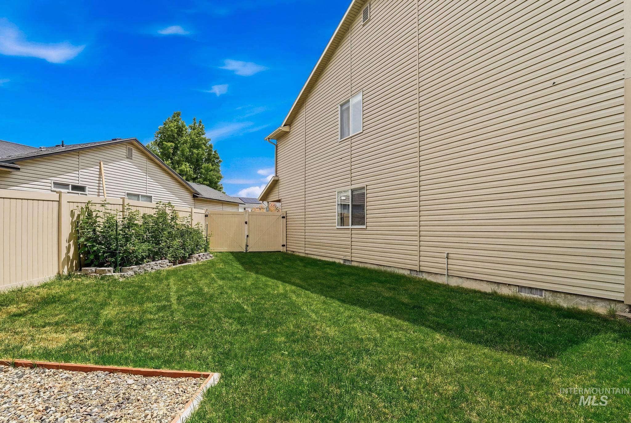 2251 N Baywing Hawk Pl, Kuna, Idaho 83634, 5 Bedrooms, 2.5 Bathrooms, Residential For Sale, Price $515,000, 98990961