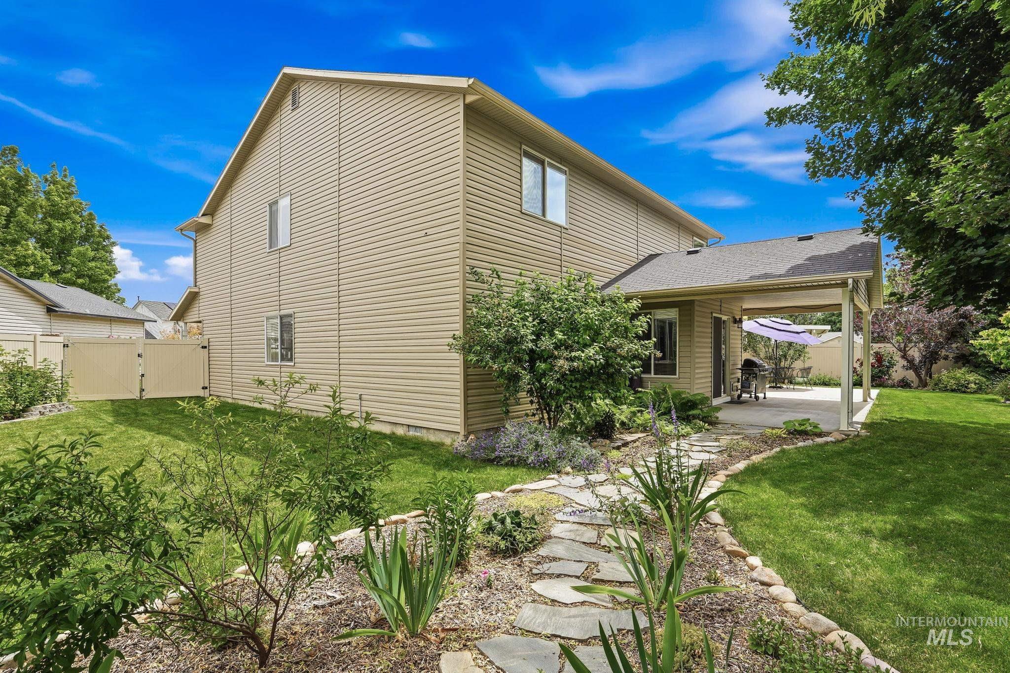 2251 N Baywing Hawk Pl, Kuna, Idaho 83634, 5 Bedrooms, 2.5 Bathrooms, Residential For Sale, Price $515,000, 98990961