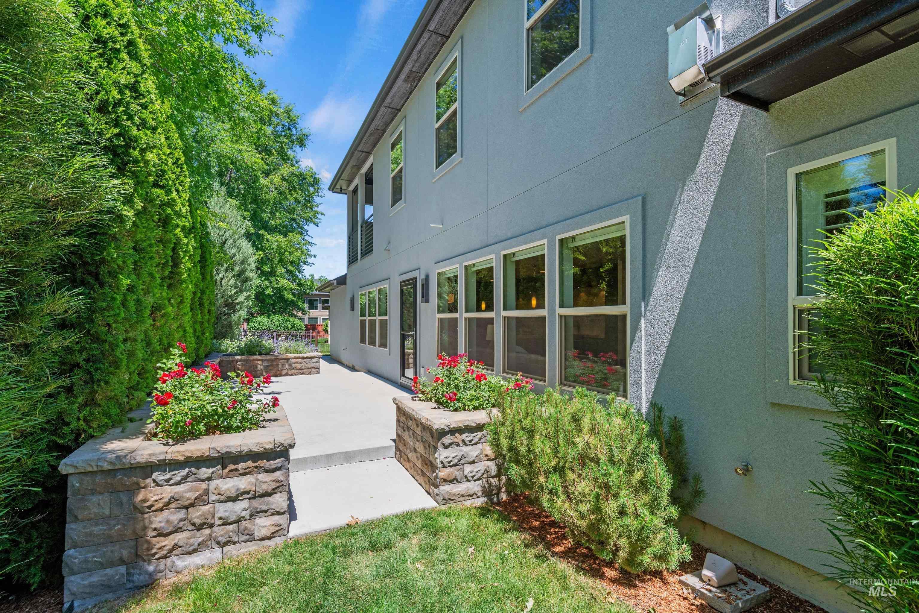 5835 N Red Hills Pl, Meridian, Idaho 83646, 3 Bedrooms, 2.5 Bathrooms, Residential For Sale, Price $868,000, 98990965