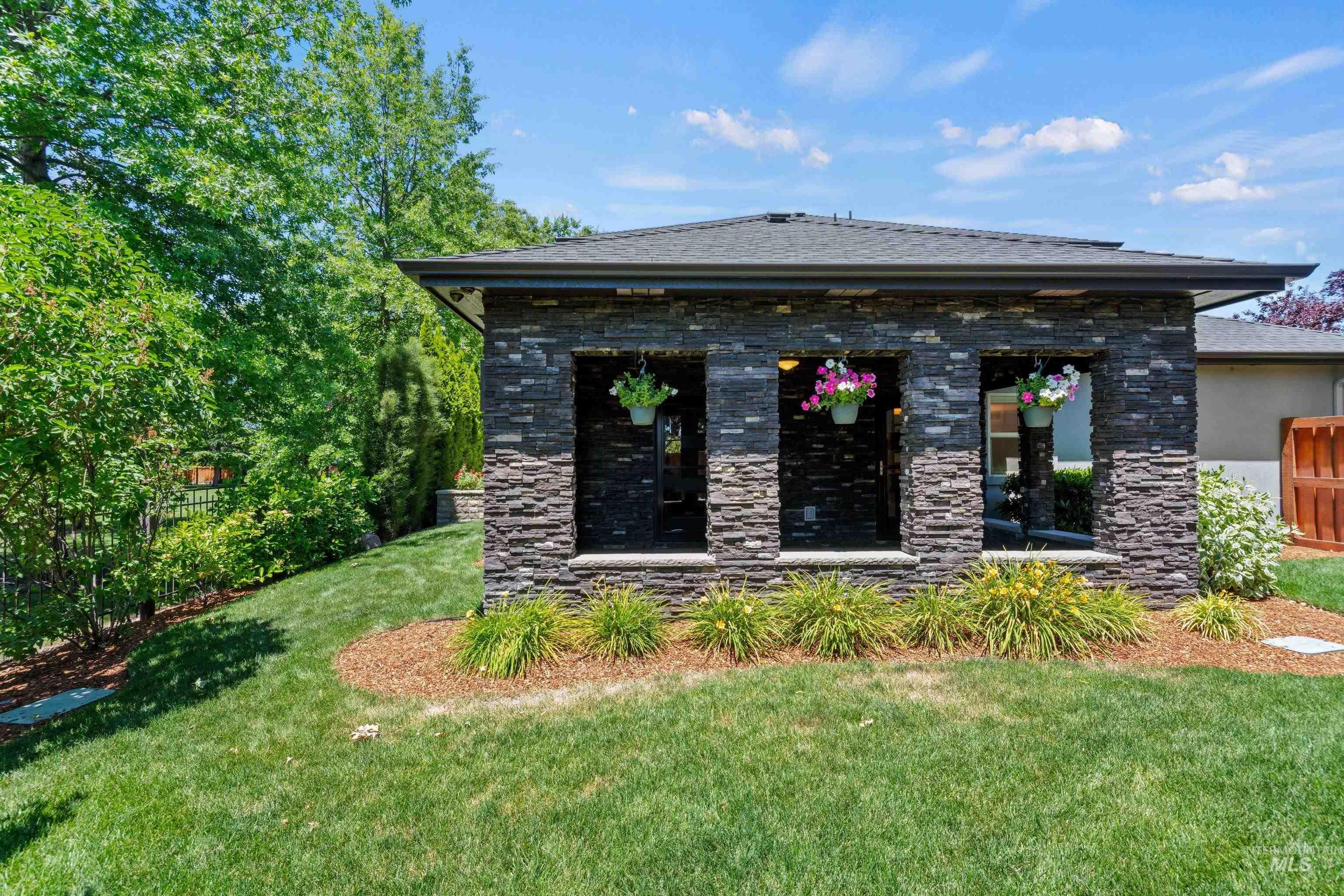 5835 N Red Hills Pl, Meridian, Idaho 83646, 3 Bedrooms, 2.5 Bathrooms, Residential For Sale, Price $868,000, 98990965