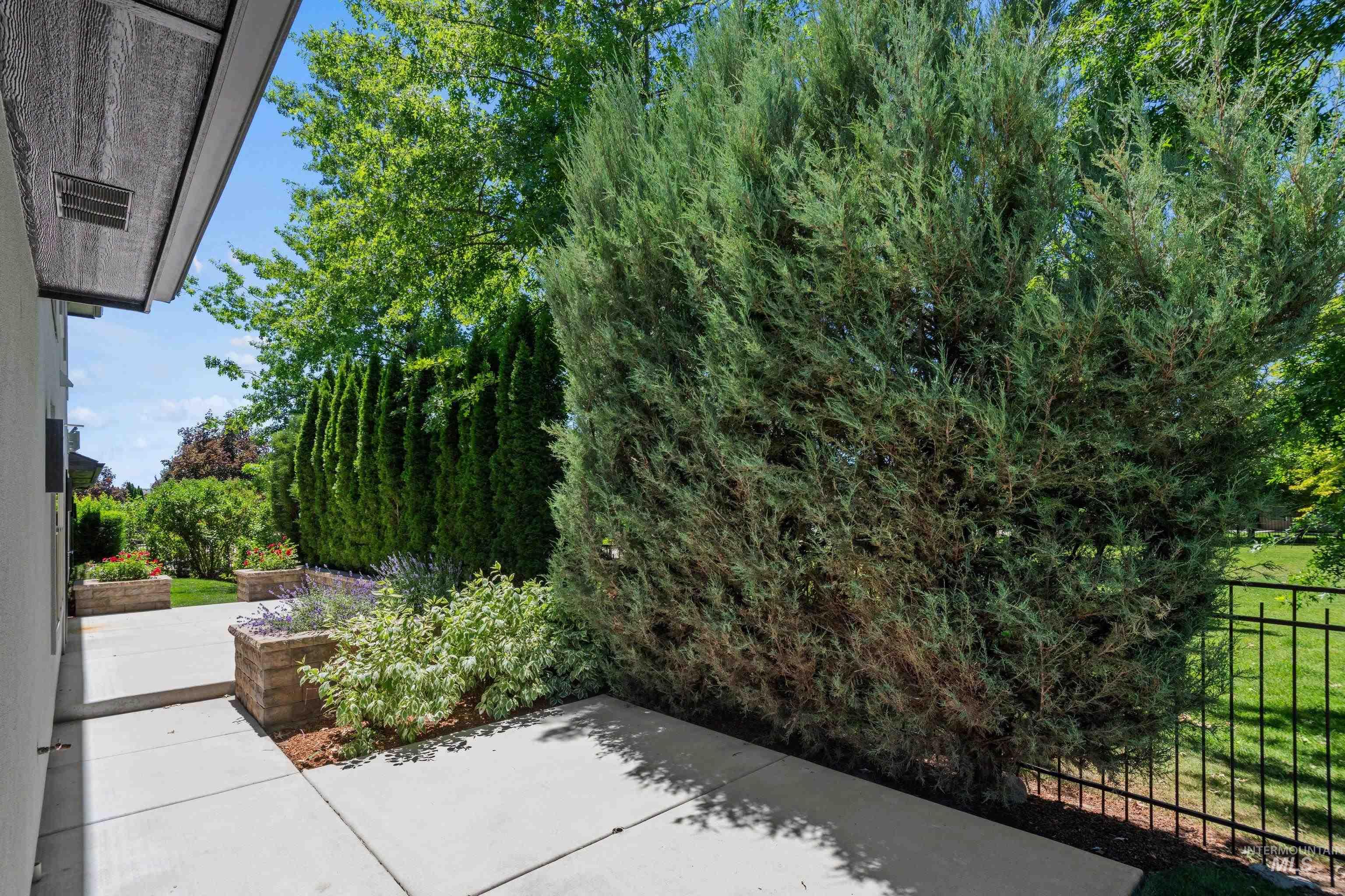 5835 N Red Hills Pl, Meridian, Idaho 83646, 3 Bedrooms, 2.5 Bathrooms, Residential For Sale, Price $868,000, 98990965