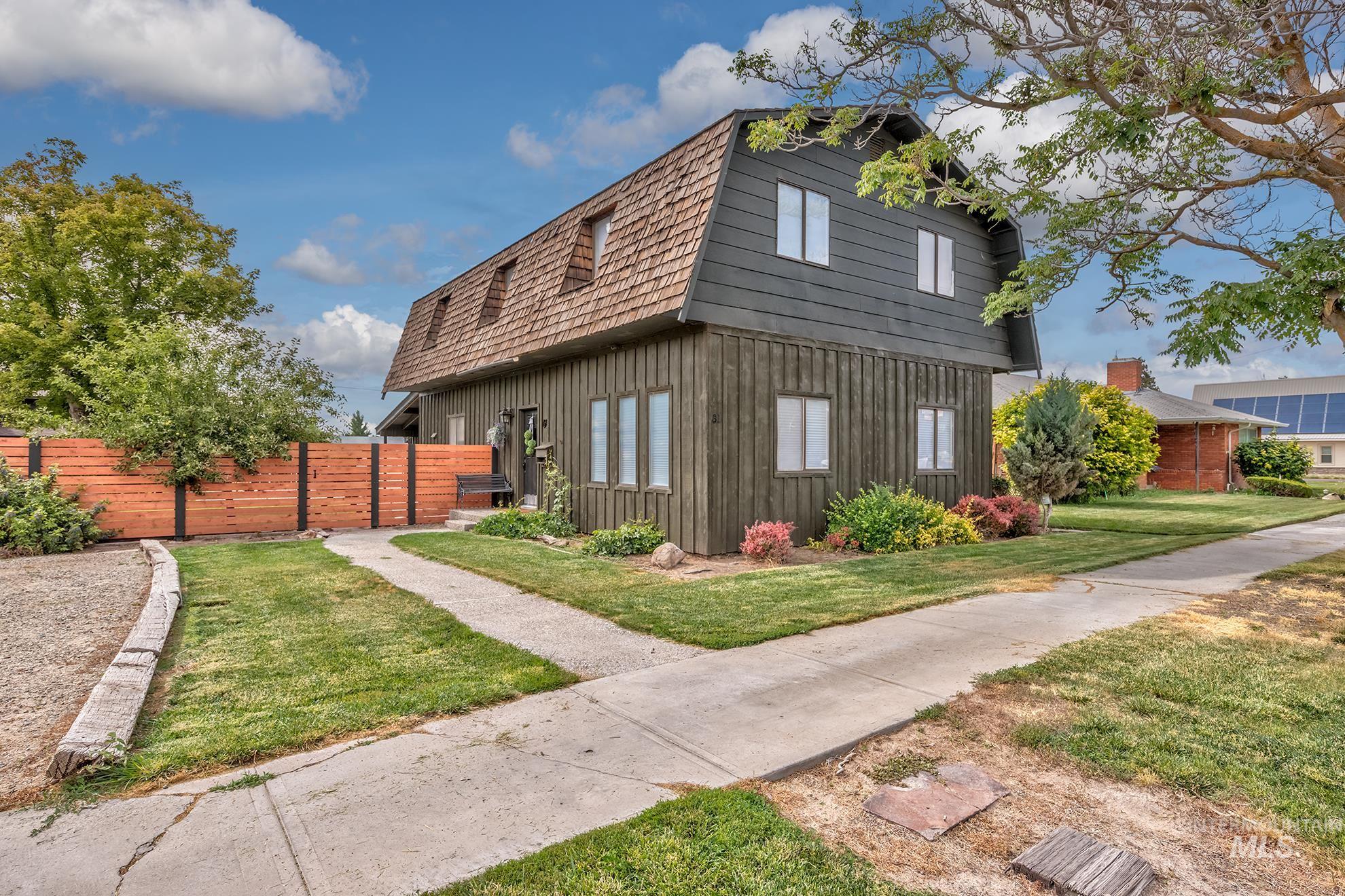 61 SW 4th St, Ontario, Oregon 97914, 5 Bedrooms, 2 Bathrooms, Residential For Sale, Price $350,000, 98990967