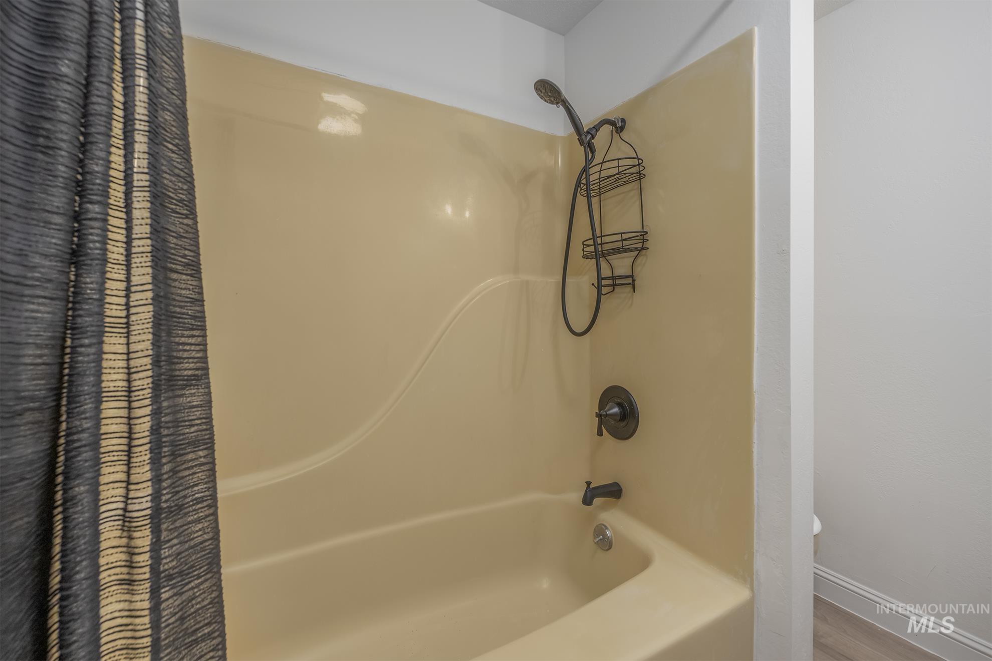 61 SW 4th St, Ontario, Oregon 97914, 5 Bedrooms, 2 Bathrooms, Residential For Sale, Price $350,000, 98990967