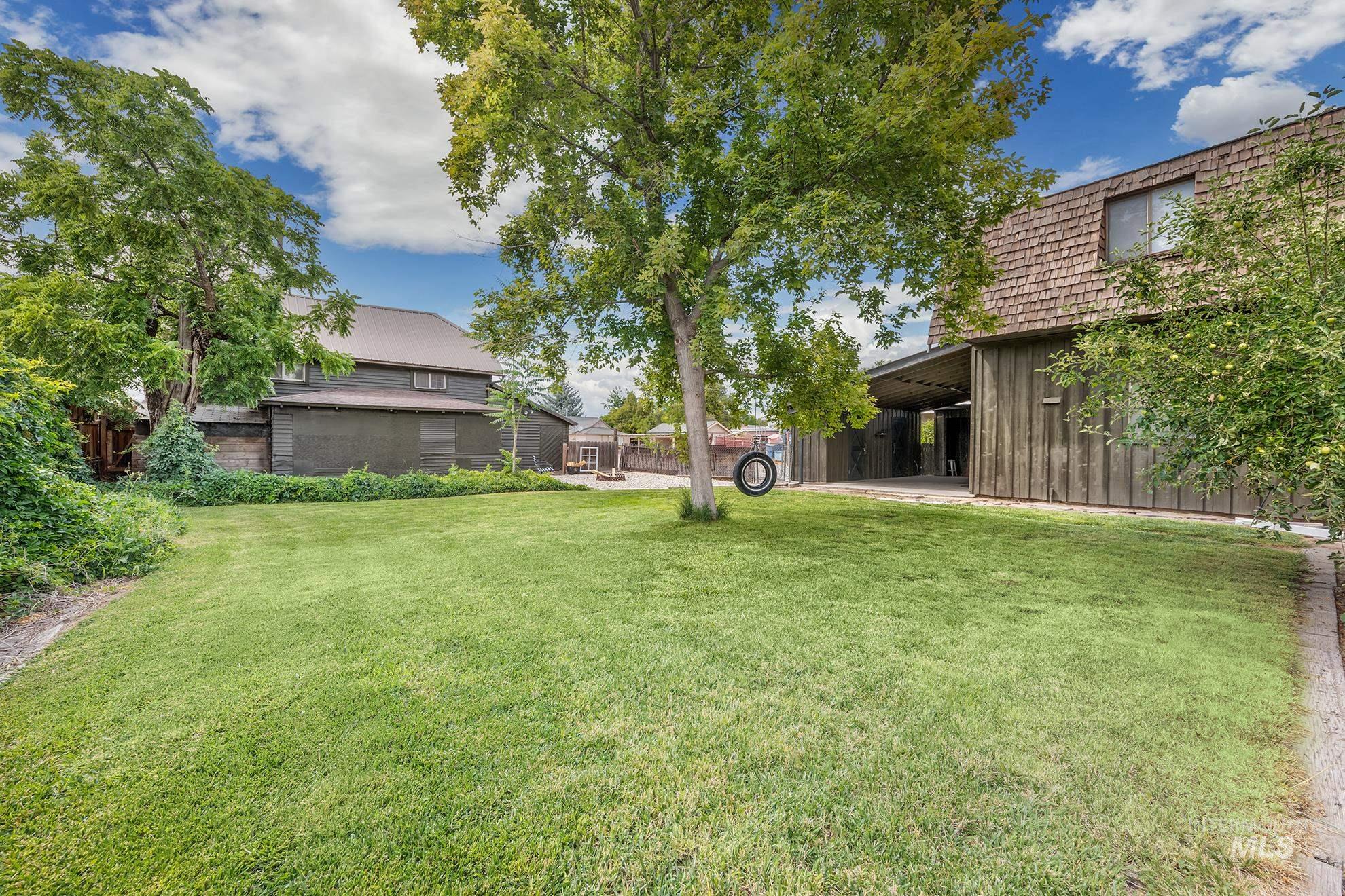 61 SW 4th St, Ontario, Oregon 97914, 5 Bedrooms, 2 Bathrooms, Residential For Sale, Price $350,000, 98990967