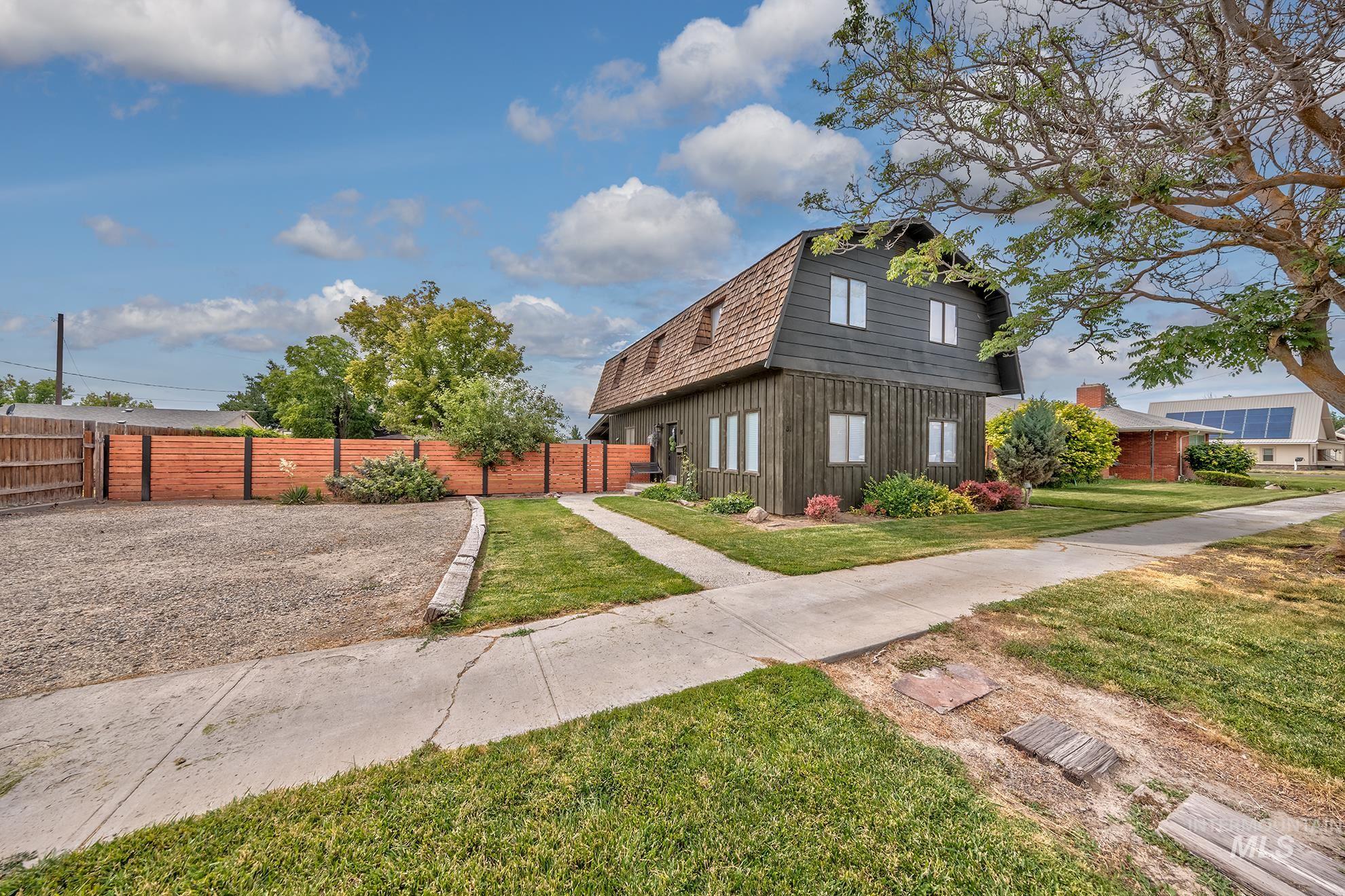 61 SW 4th St, Ontario, Oregon 97914, 5 Bedrooms, 2 Bathrooms, Residential For Sale, Price $350,000, 98990967