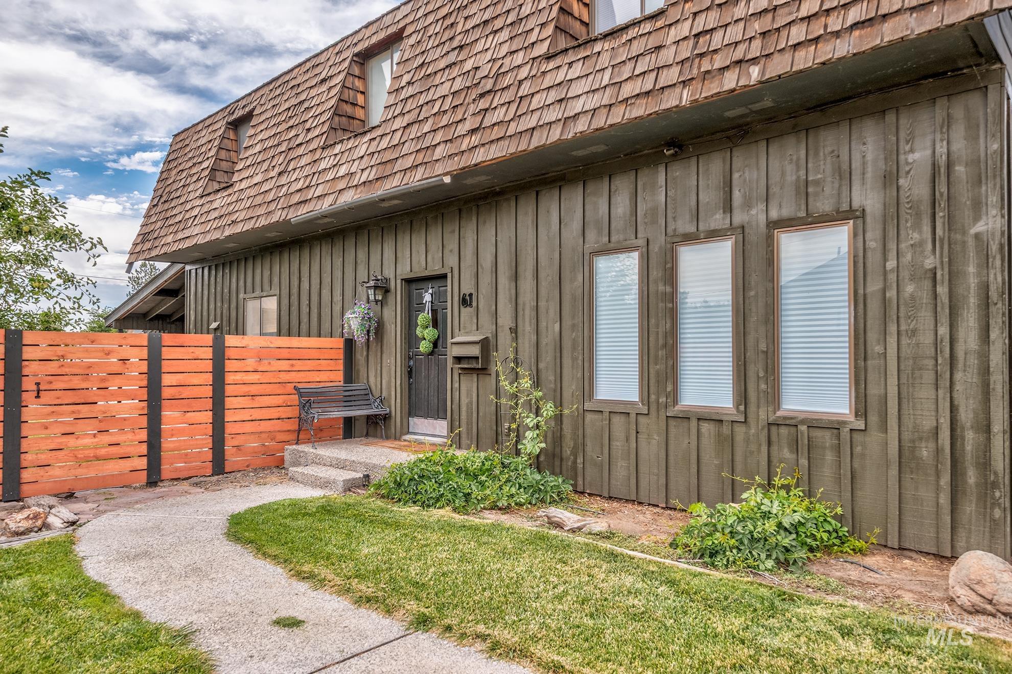 61 SW 4th St, Ontario, Oregon 97914, 5 Bedrooms, 2 Bathrooms, Residential For Sale, Price $350,000, 98990967