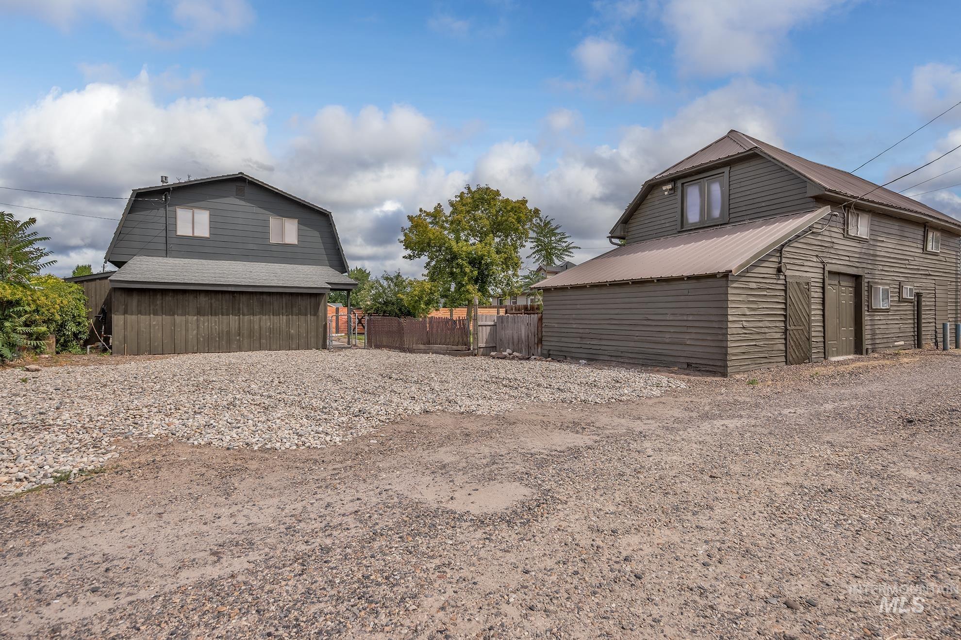 61 SW 4th St, Ontario, Oregon 97914, 5 Bedrooms, 2 Bathrooms, Residential For Sale, Price $350,000, 98990967