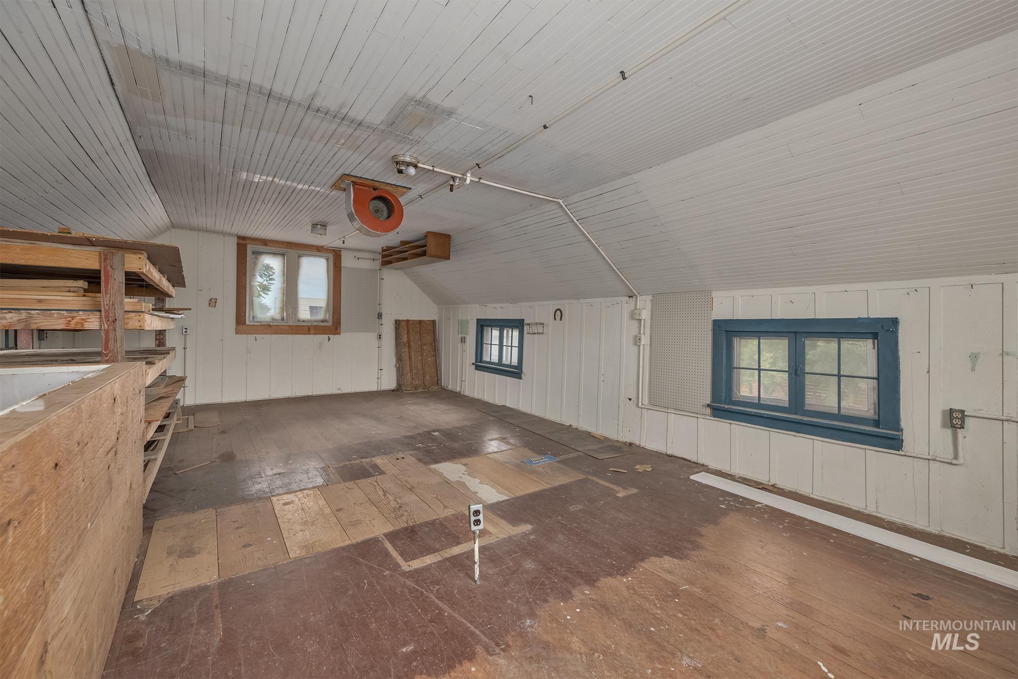 61 SW 4th St, Ontario, Oregon 97914, 5 Bedrooms, 2 Bathrooms, Residential For Sale, Price $350,000, 98990967