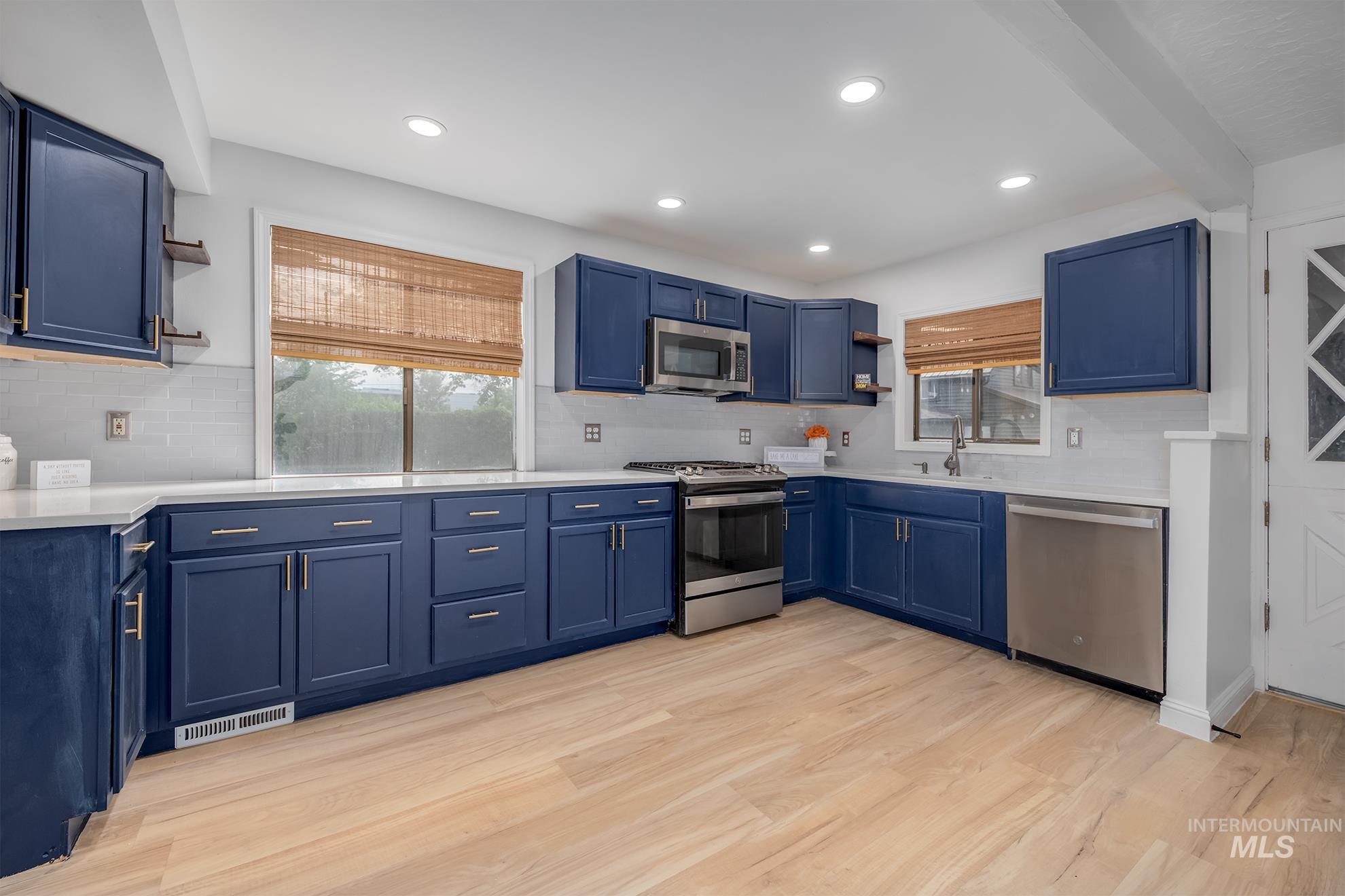61 SW 4th St, Ontario, Oregon 97914, 5 Bedrooms, 2 Bathrooms, Residential For Sale, Price $350,000, 98990967