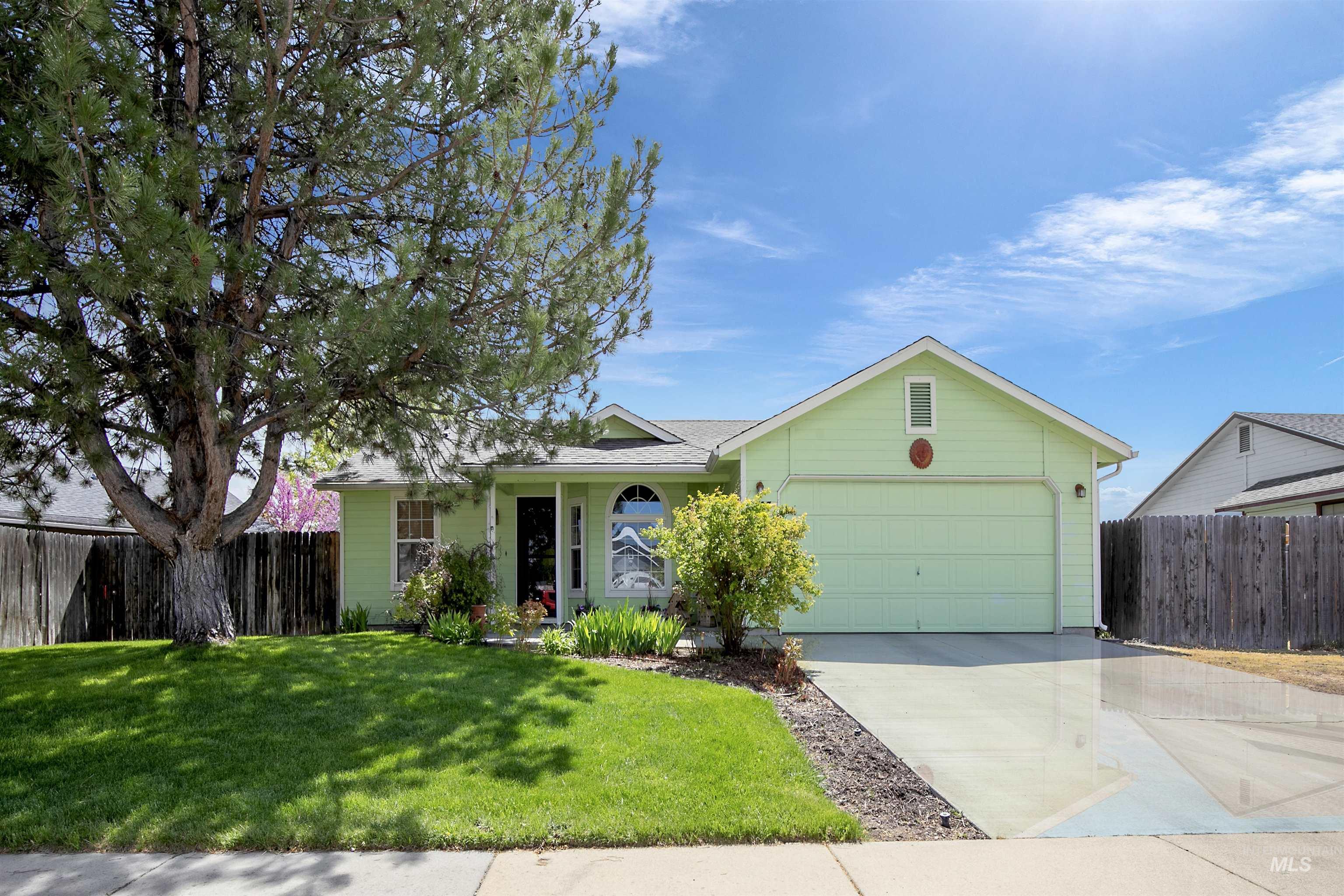 1707 Silver Loop, Nampa, Idaho 83686, 3 Bedrooms, 2 Bathrooms, Residential For Sale, Price $372,000,MLS 98990968