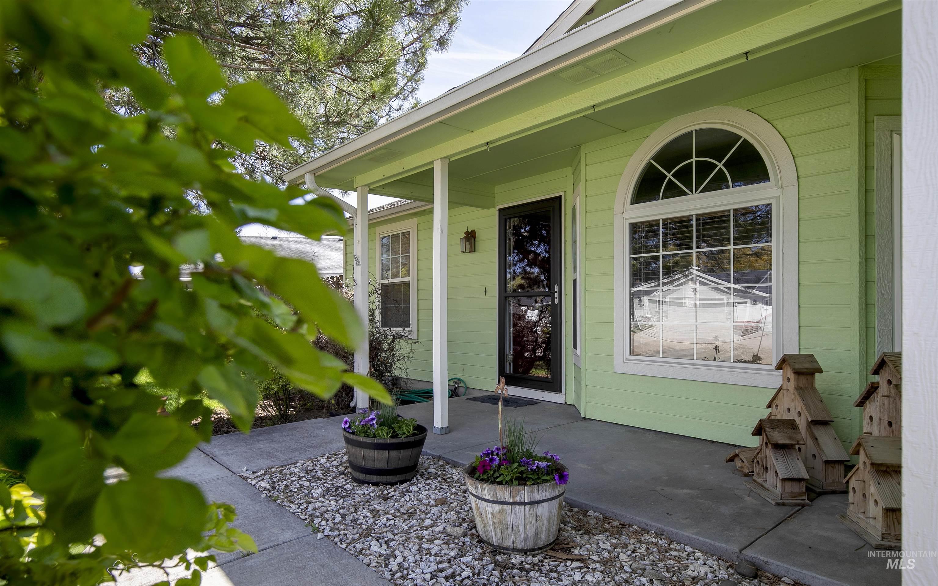 1707 Silver Loop, Nampa, Idaho 83686, 3 Bedrooms, 2 Bathrooms, Residential For Sale, Price $372,000,MLS 98990968