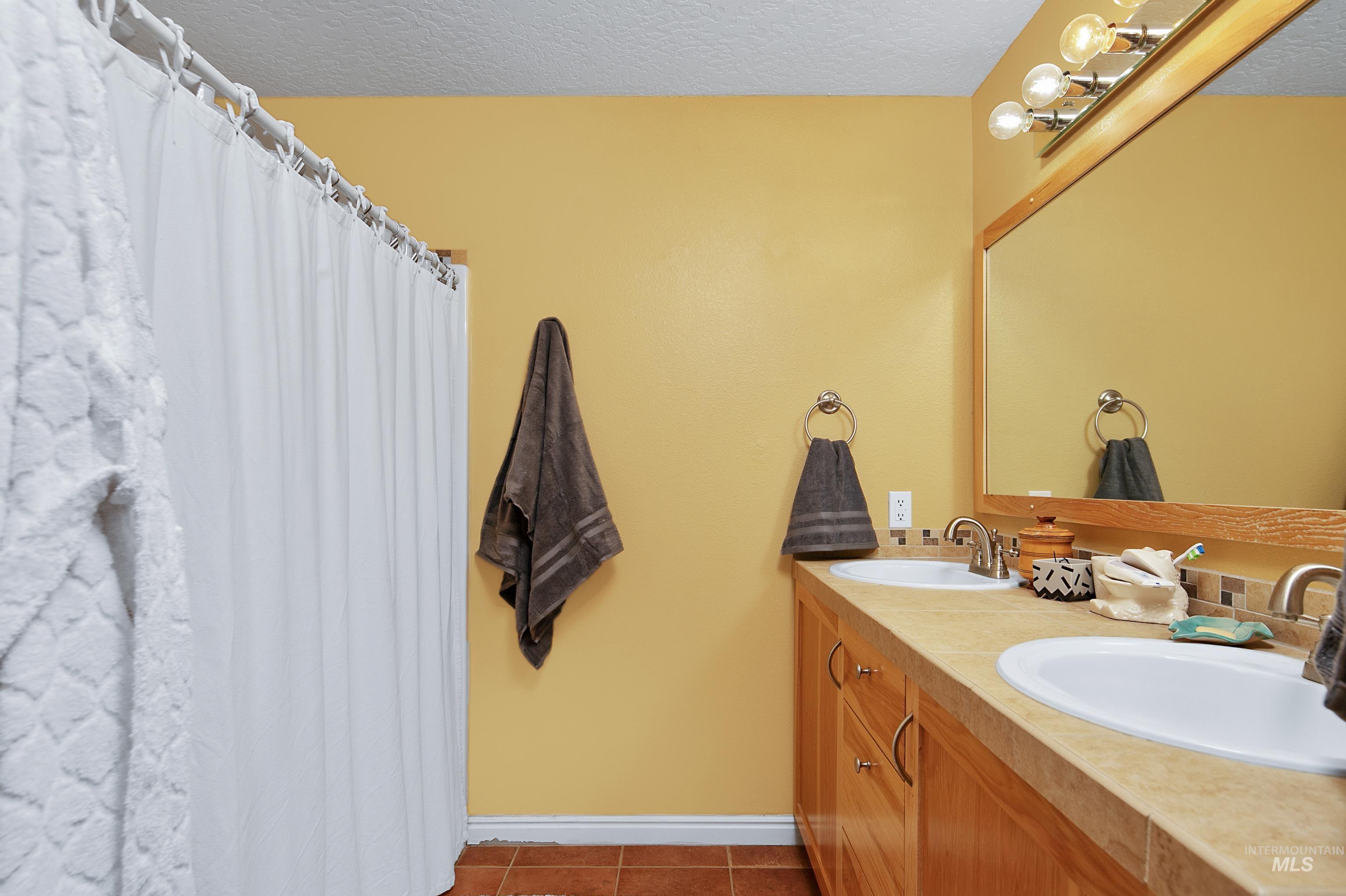 1707 Silver Loop, Nampa, Idaho 83686, 3 Bedrooms, 2 Bathrooms, Residential For Sale, Price $372,000, 98990968