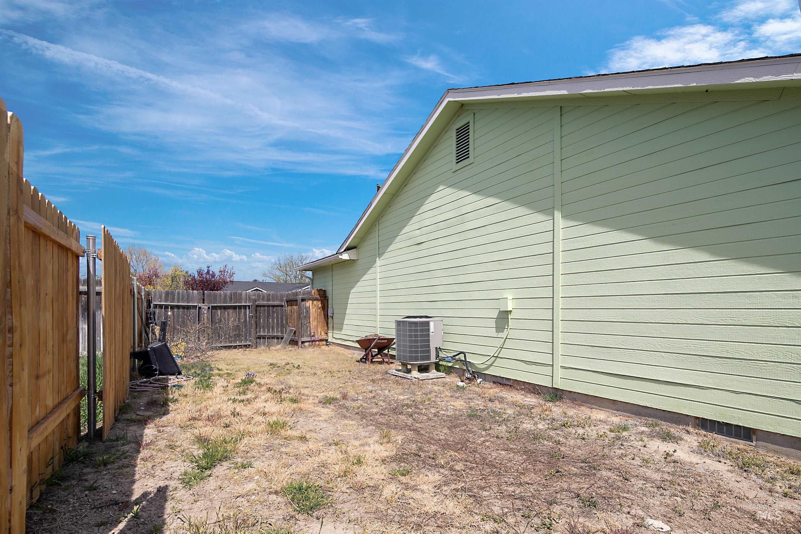 1707 Silver Loop, Nampa, Idaho 83686, 3 Bedrooms, 2 Bathrooms, Residential For Sale, Price $372,000, 98990968