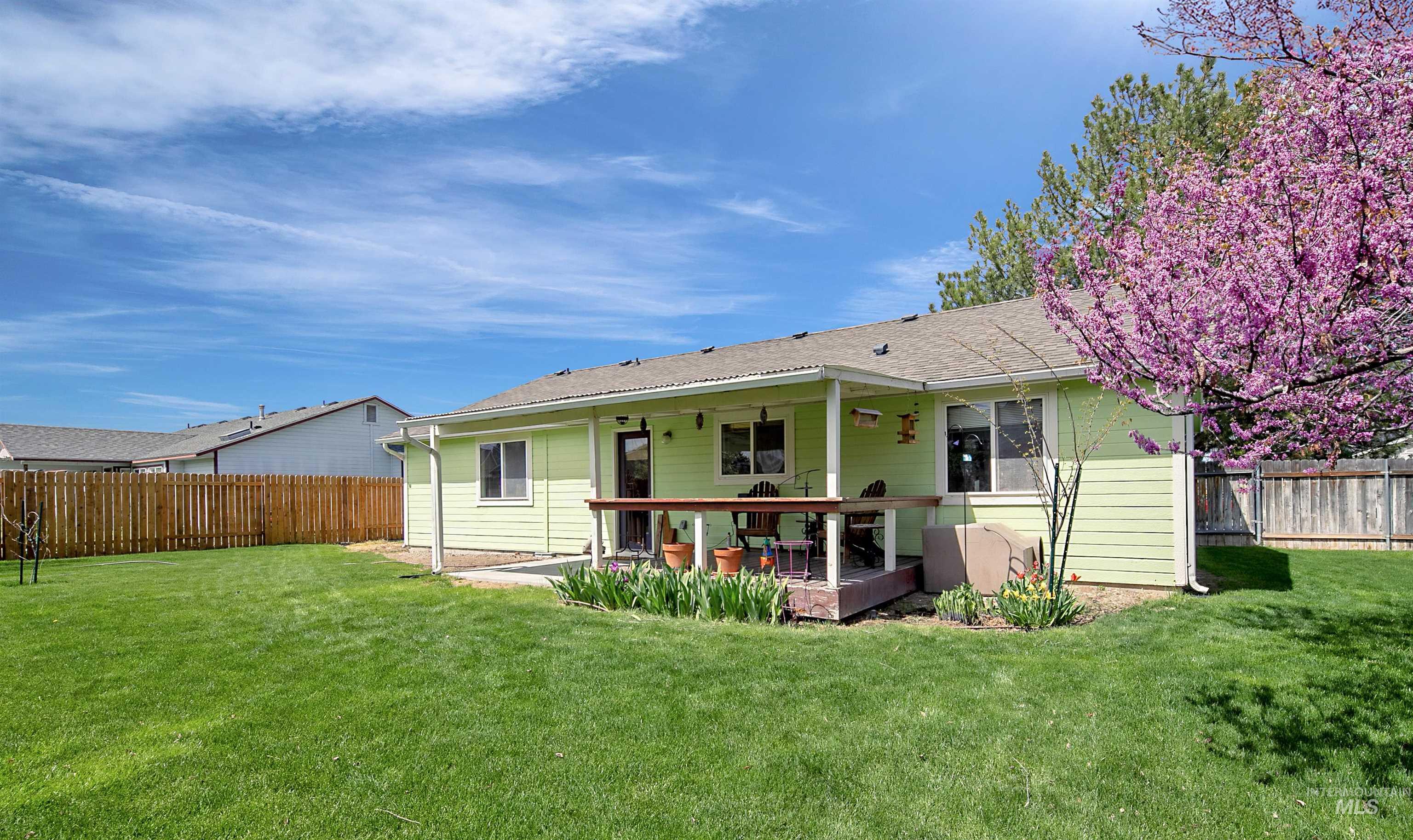 1707 Silver Loop, Nampa, Idaho 83686, 3 Bedrooms, 2 Bathrooms, Residential For Sale, Price $372,000,MLS 98990968