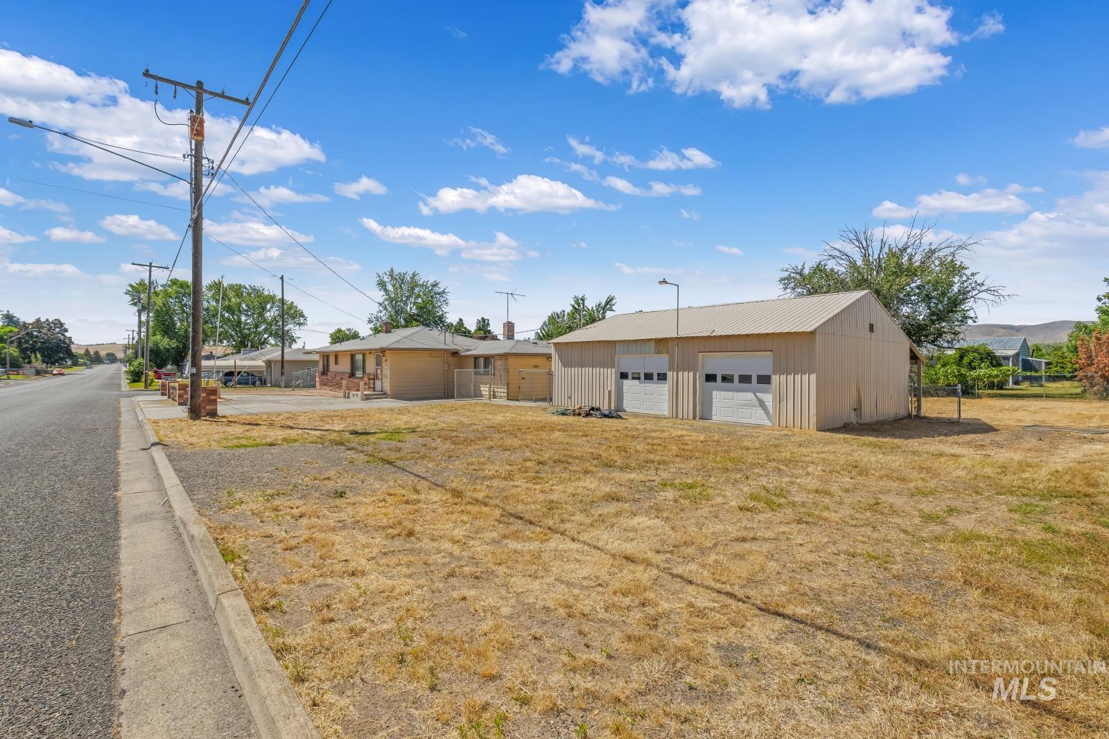 1876 6th Ave, Clarkston, Washington 99403, 2 Bedrooms, 2 Bathrooms, Residential For Sale, Price $385,000, 98990969