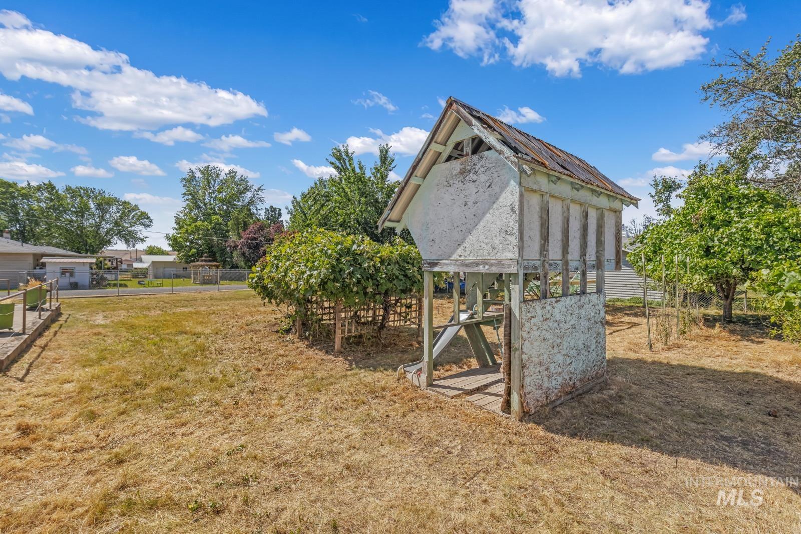 1876 6th Ave, Clarkston, Washington 99403, 2 Bedrooms, 2 Bathrooms, Residential For Sale, Price $385,000, 98990969