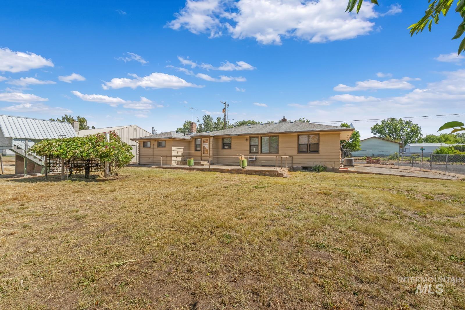 1876 6th Ave, Clarkston, Washington 99403, 2 Bedrooms, 2 Bathrooms, Residential For Sale, Price $385,000, 98990969
