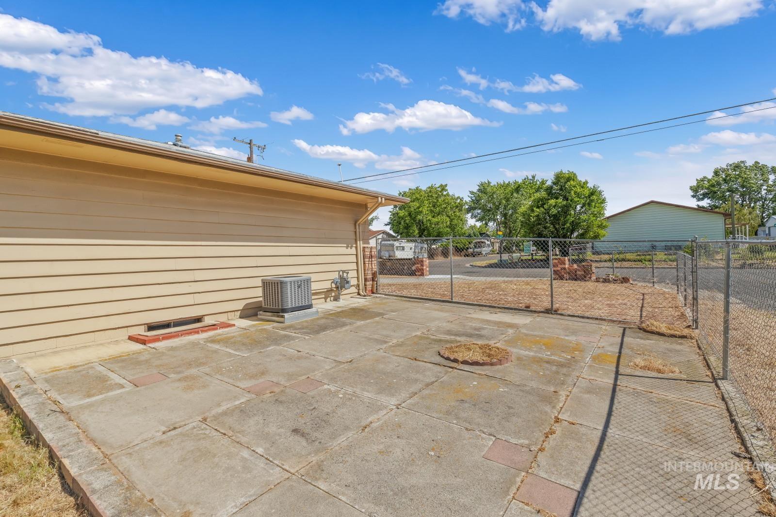 1876 6th Ave, Clarkston, Washington 99403, 2 Bedrooms, 2 Bathrooms, Residential For Sale, Price $385,000, 98990969