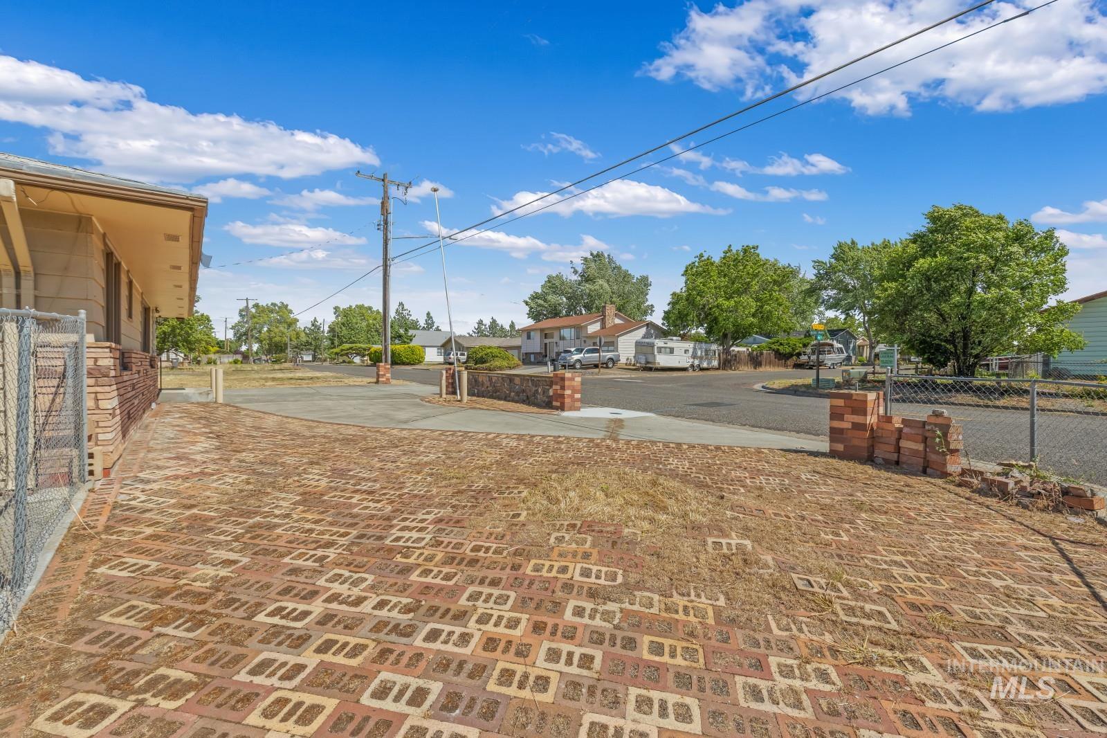 1876 6th Ave, Clarkston, Washington 99403, 2 Bedrooms, 2 Bathrooms, Residential For Sale, Price $385,000, 98990969