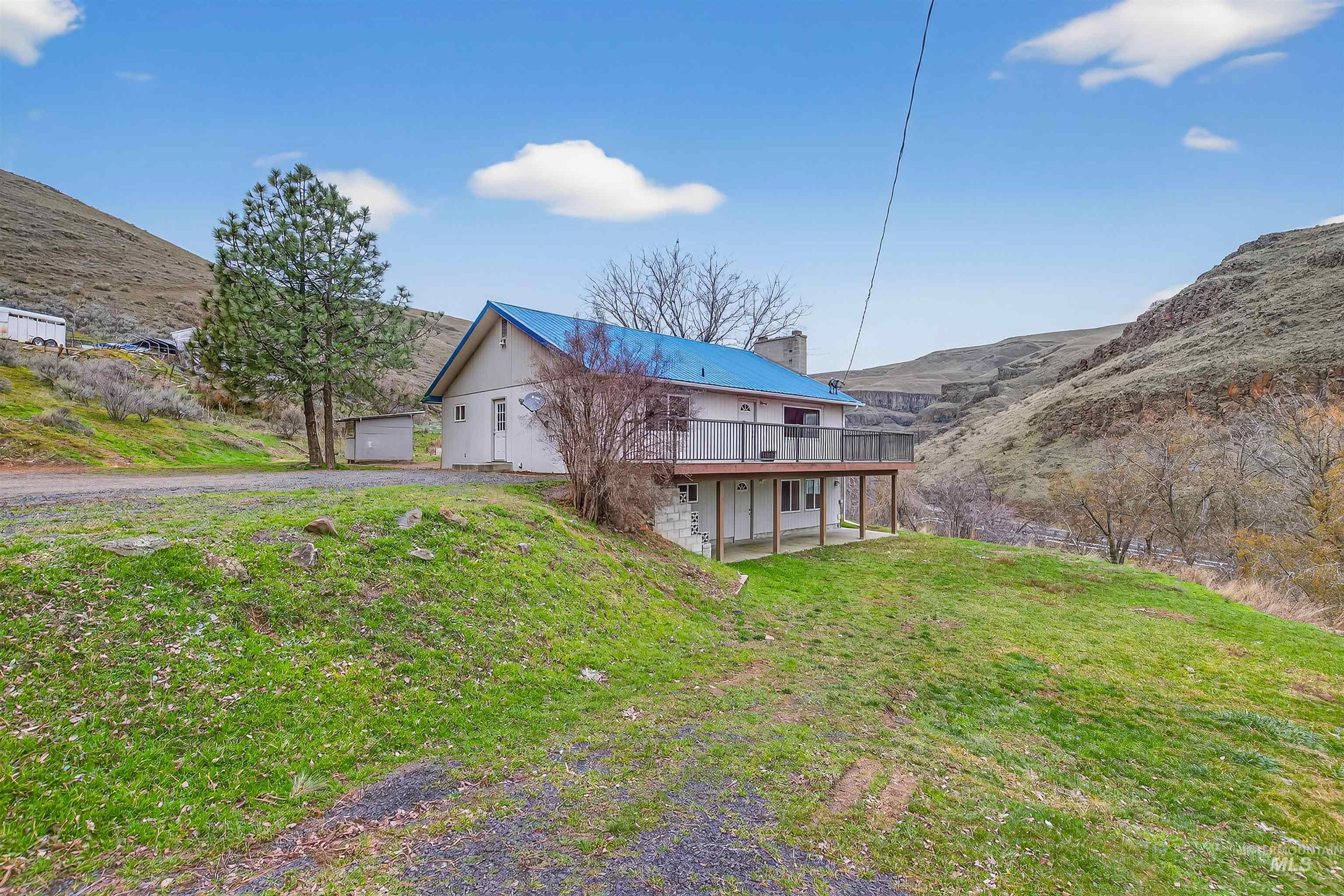 8049 Asotin Creek Road, Asotin, Washington 99402, 3 Bedrooms, 2 Bathrooms, Residential For Sale, Price $459,900,MLS 98990970