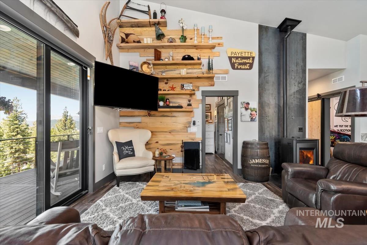 35 San Ignacio Way, Cascade, Idaho 83611, 4 Bedrooms, 2.5 Bathrooms, Residential For Sale, Price $975,000,MLS 98990971