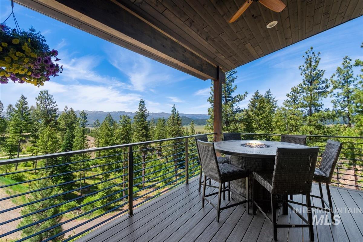 35 San Ignacio Way, Cascade, Idaho 83611, 4 Bedrooms, 2.5 Bathrooms, Residential For Sale, Price $975,000,MLS 98990971