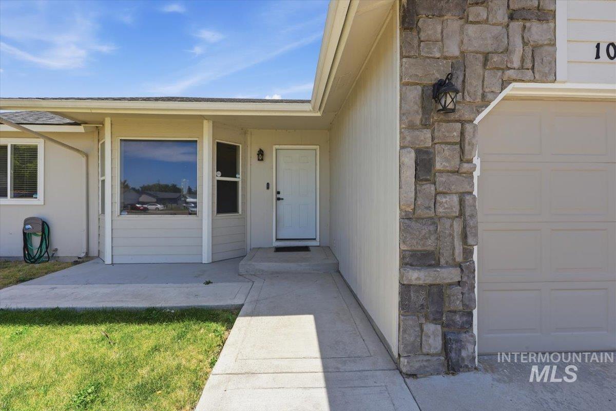 107 Sunridge Dr, Caldwell, Idaho 83605, 3 Bedrooms, 2 Bathrooms, Residential For Sale, Price $350,000, 98990972