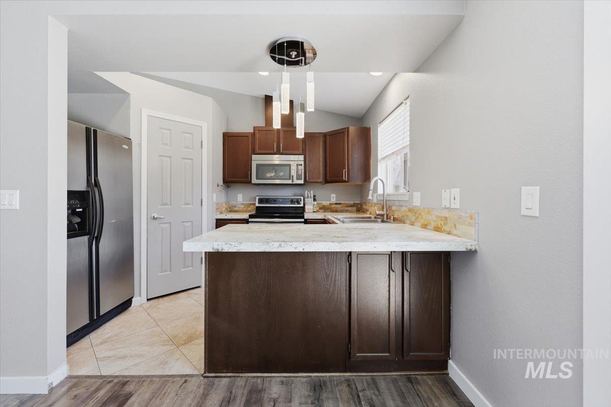 107 Sunridge Dr, Caldwell, Idaho 83605, 3 Bedrooms, 2 Bathrooms, Residential For Sale, Price $350,000, 98990972