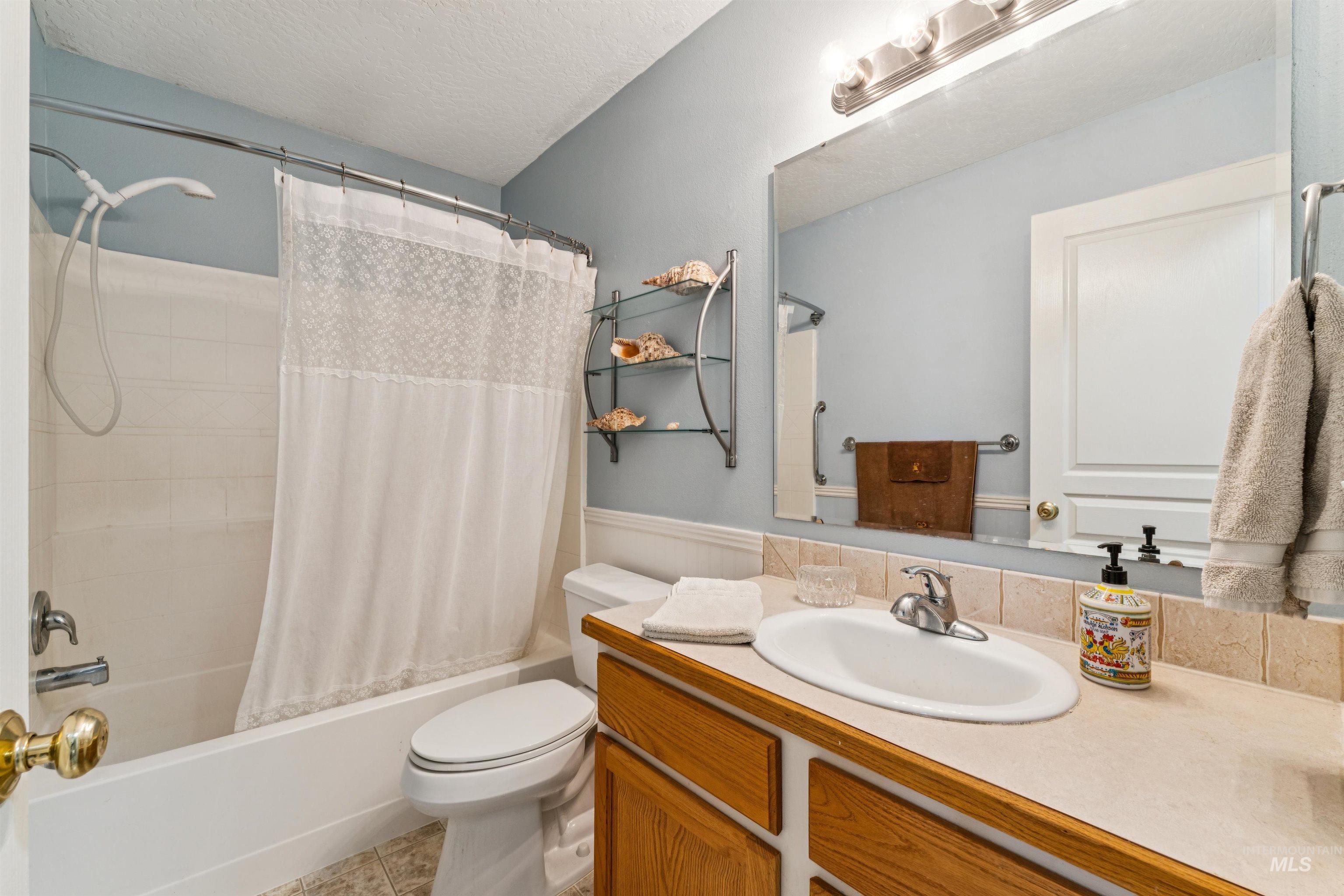 6026 Whispering Hills Dr, Marsing, Idaho 83639, 3 Bedrooms, 2.5 Bathrooms, Residential For Sale, Price $635,000,MLS 98990975