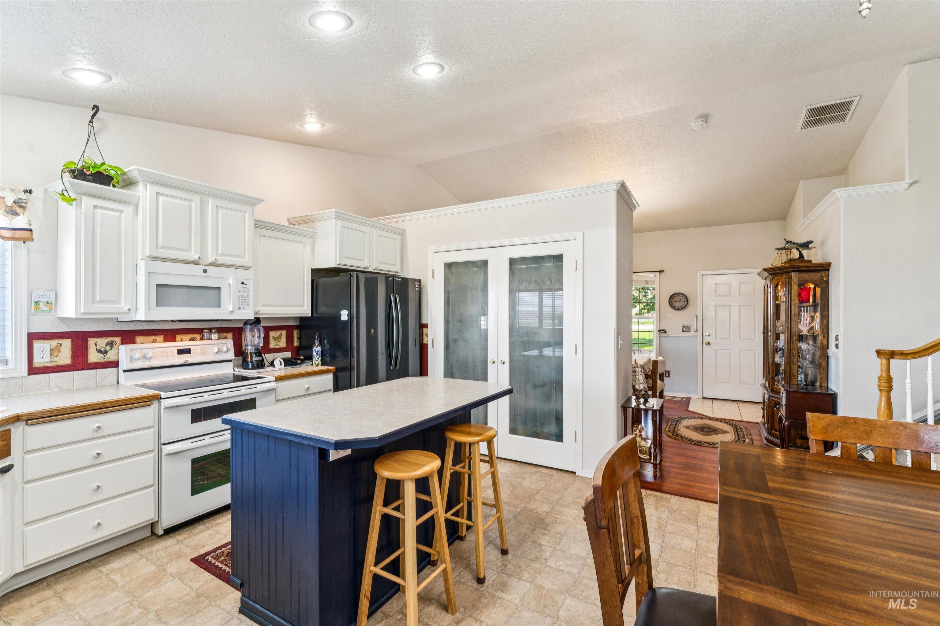 6026 Whispering Hills Dr, Marsing, Idaho 83639, 3 Bedrooms, 2.5 Bathrooms, Residential For Sale, Price $635,000,MLS 98990975