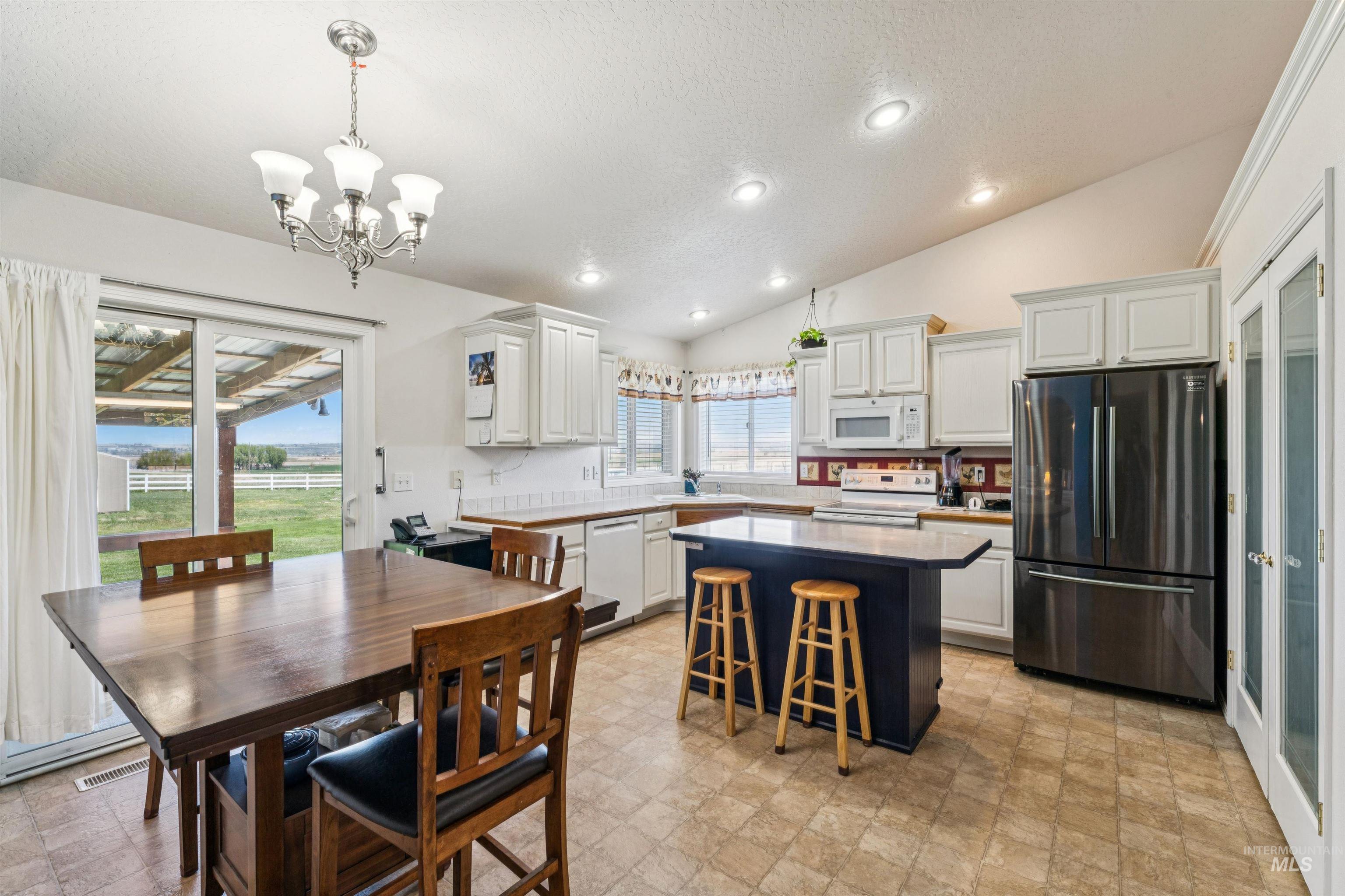 6026 Whispering Hills Dr, Marsing, Idaho 83639, 3 Bedrooms, 2.5 Bathrooms, Residential For Sale, Price $635,000,MLS 98990975