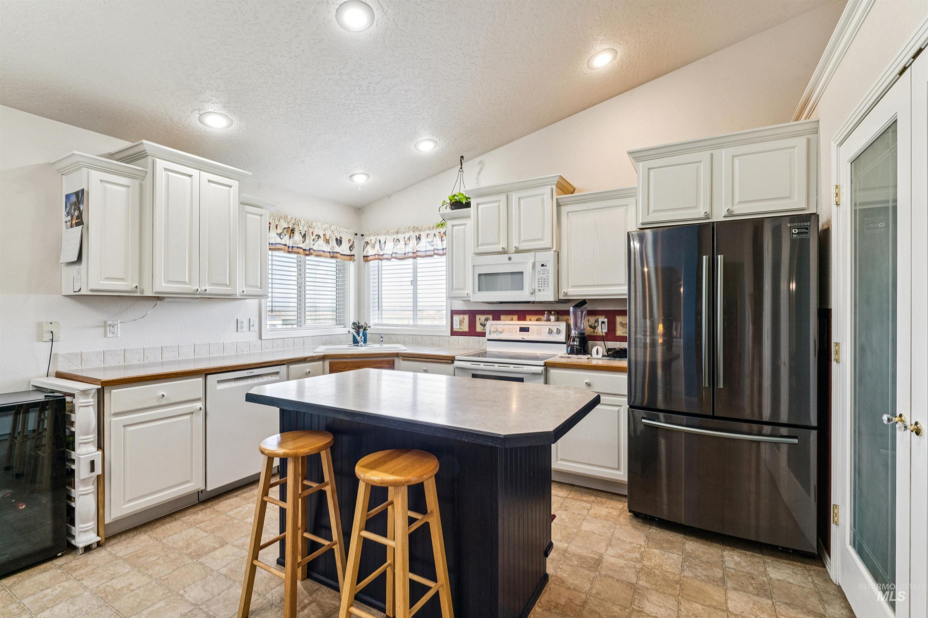 6026 Whispering Hills Dr, Marsing, Idaho 83639, 3 Bedrooms, 2.5 Bathrooms, Residential For Sale, Price $635,000,MLS 98990975