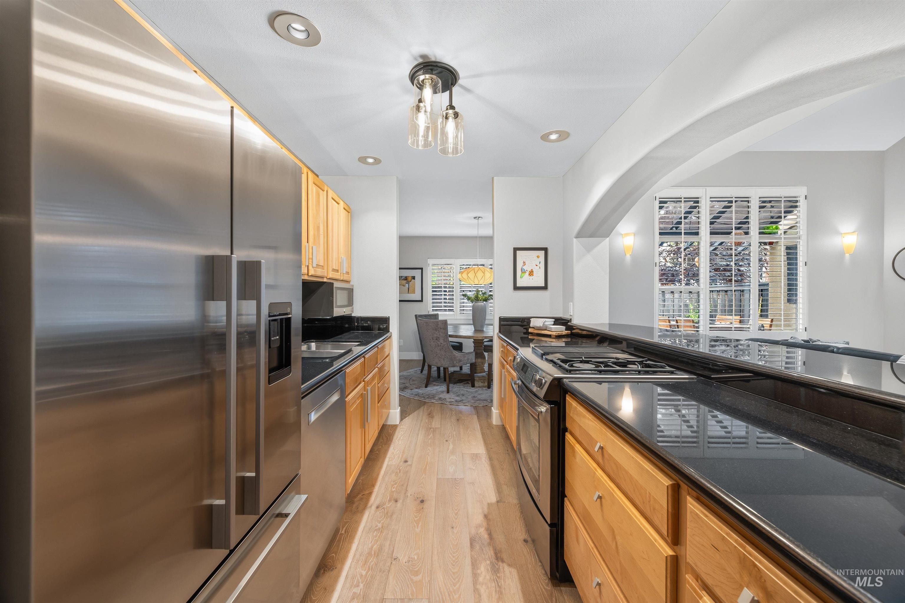 804 E Riverpark Ln, Boise, Idaho 83706, 2 Bedrooms, 2.5 Bathrooms, Residential For Sale, Price $650,000,MLS 98990979