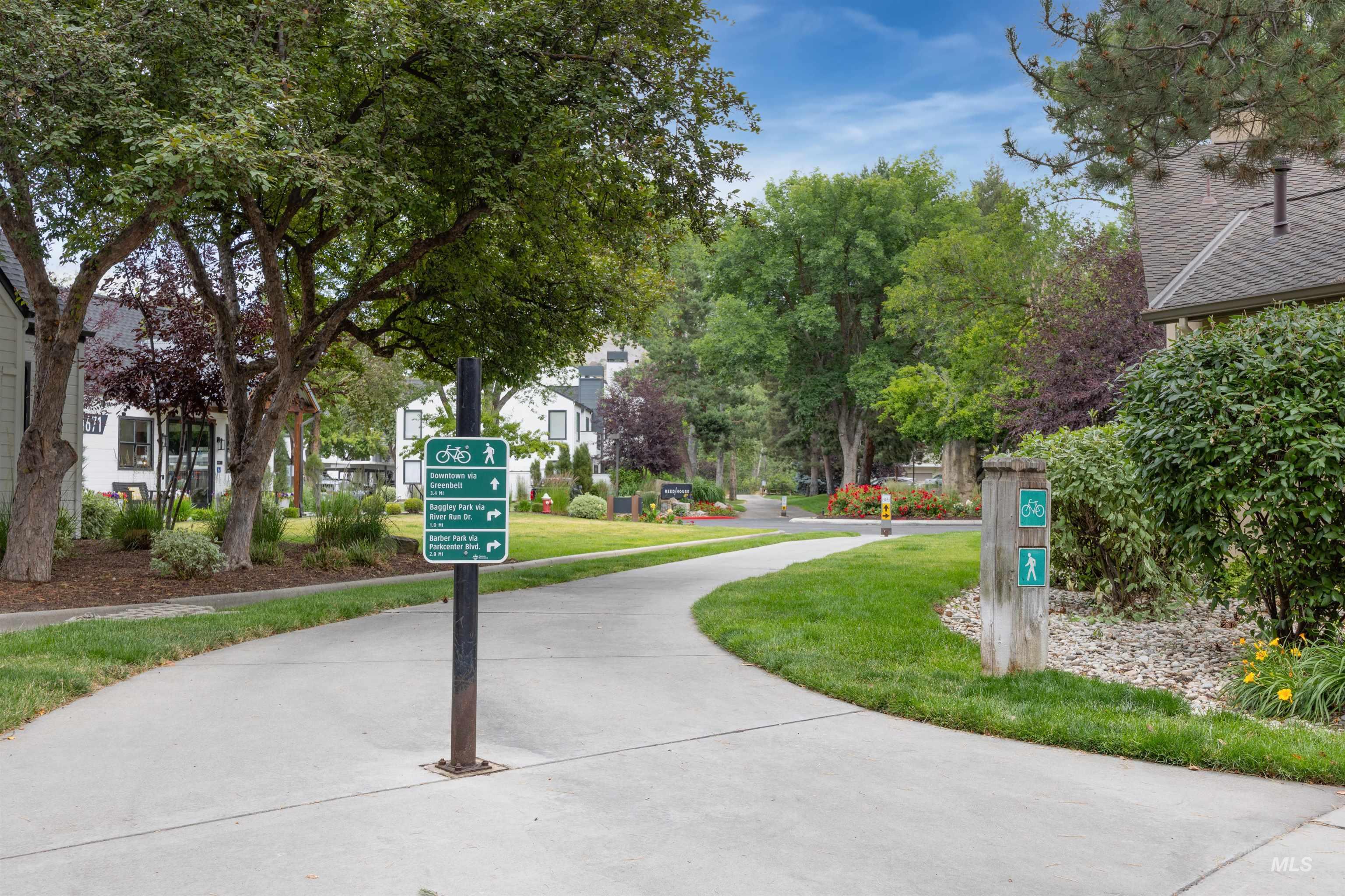 804 E Riverpark Ln, Boise, Idaho 83706, 2 Bedrooms, 2.5 Bathrooms, Residential For Sale, Price $650,000,MLS 98990979